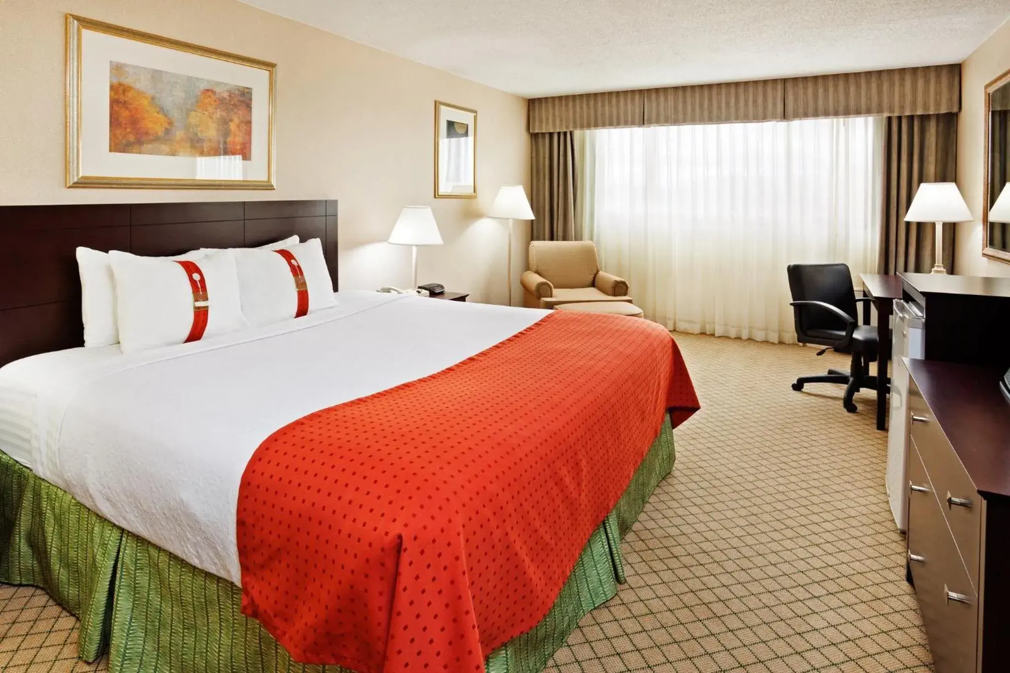 Photo of the whole room, Bed in Holiday Inn Johnson City by IHG Photo of the whole room, Bed in Holiday Inn Johnson City by IHG