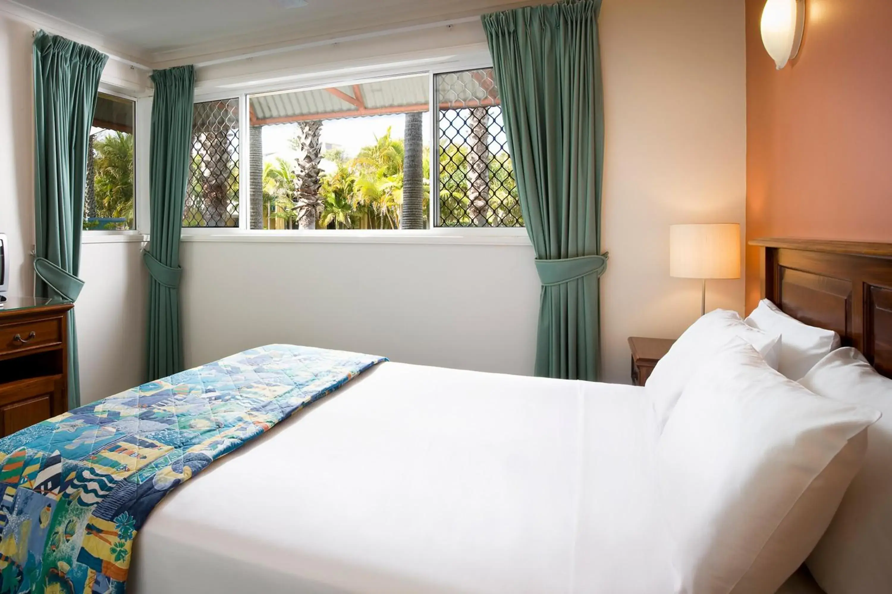 Bedroom, Bed in BreakFree Diamond Beach Bedroom, Bed in BreakFree Diamond Beach