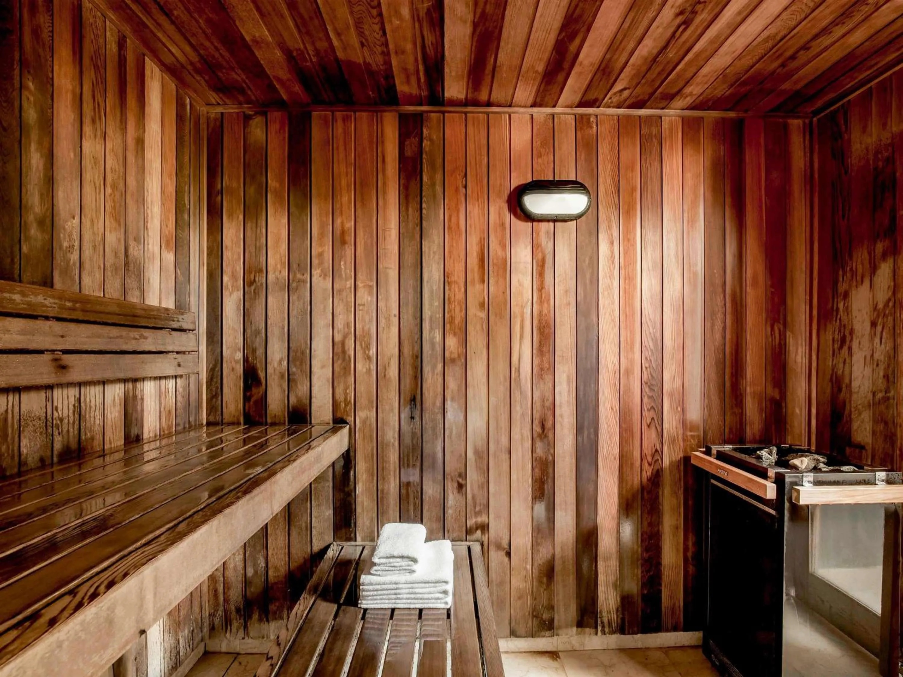 Property building in Mantra French Quarter Noosa