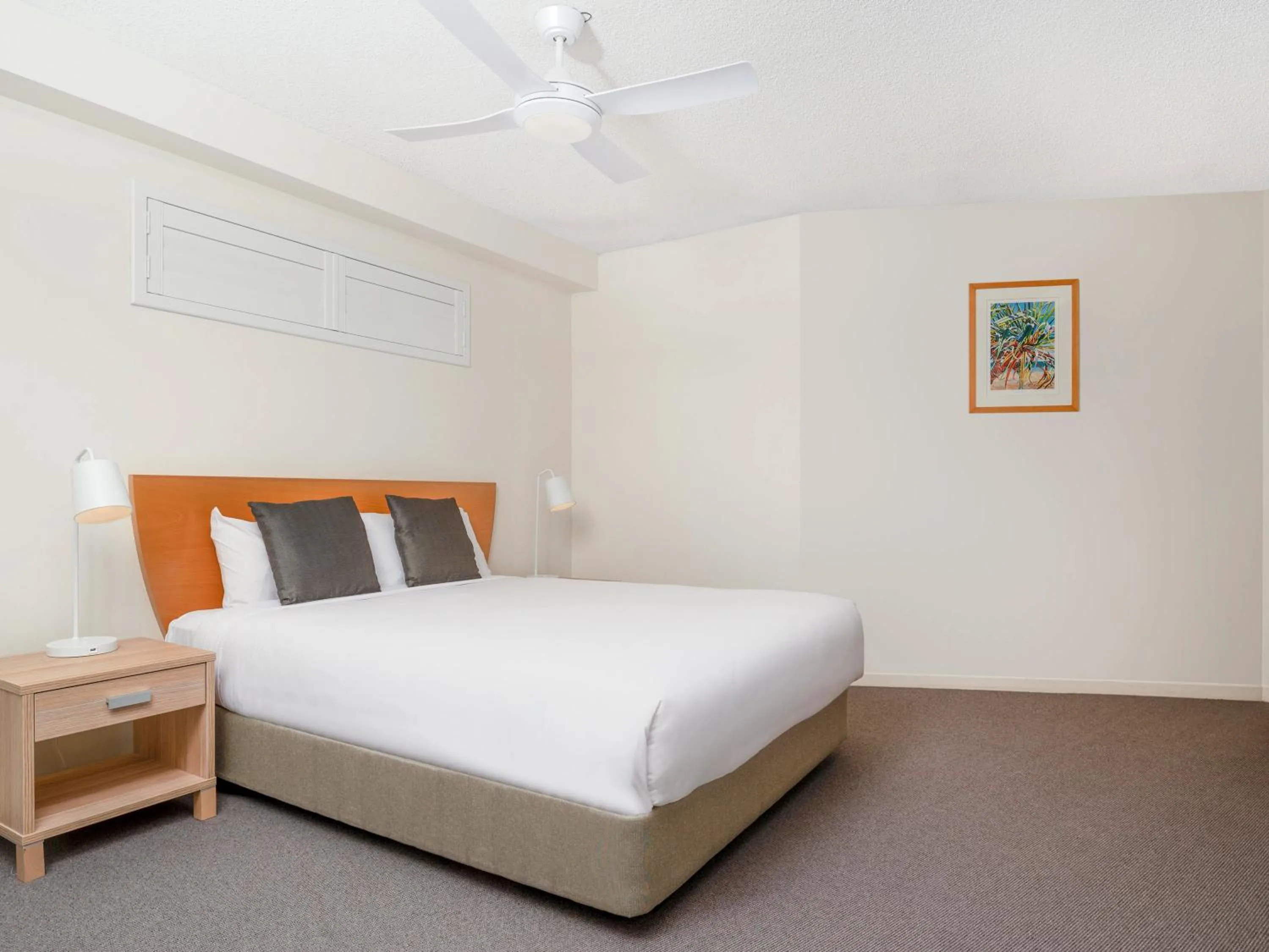 Bedroom, Bed in BreakFree Grand Pacific