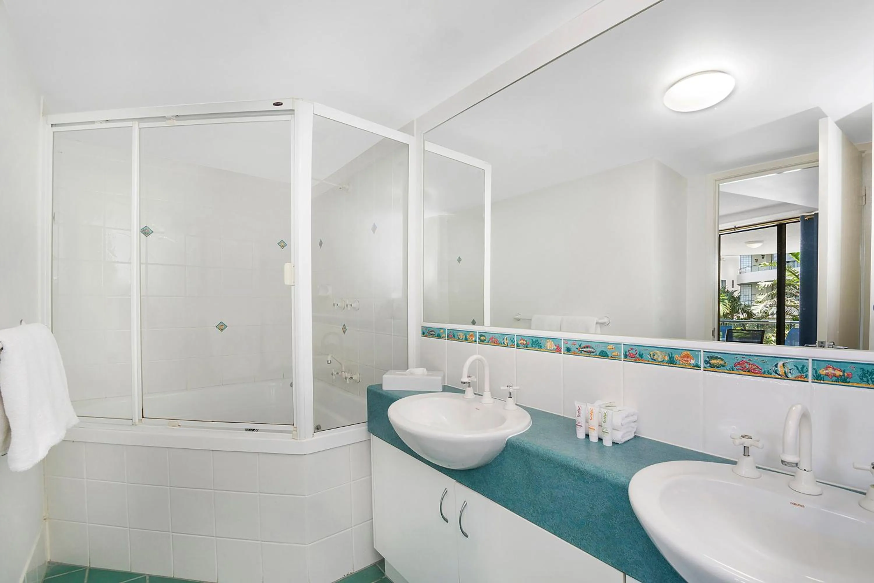 Toilet in BreakFree Grand Pacific