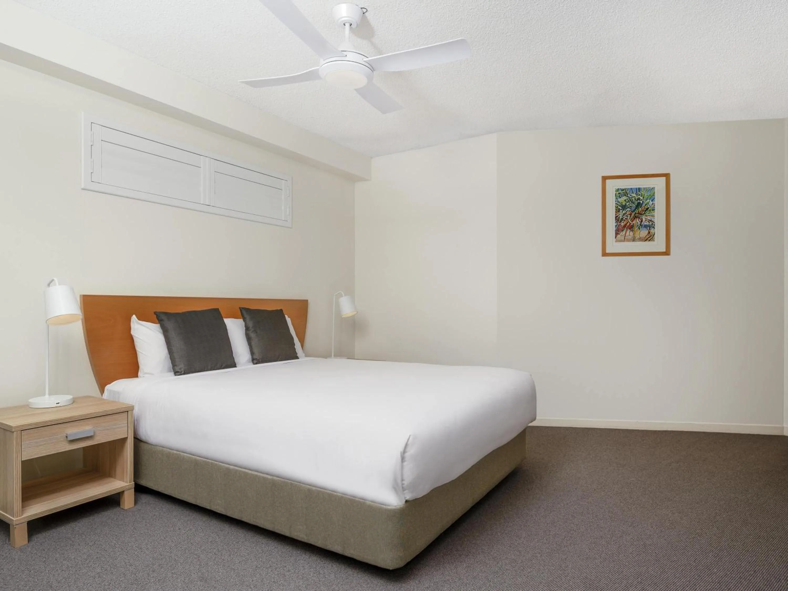 Bedroom, Bed in BreakFree Grand Pacific