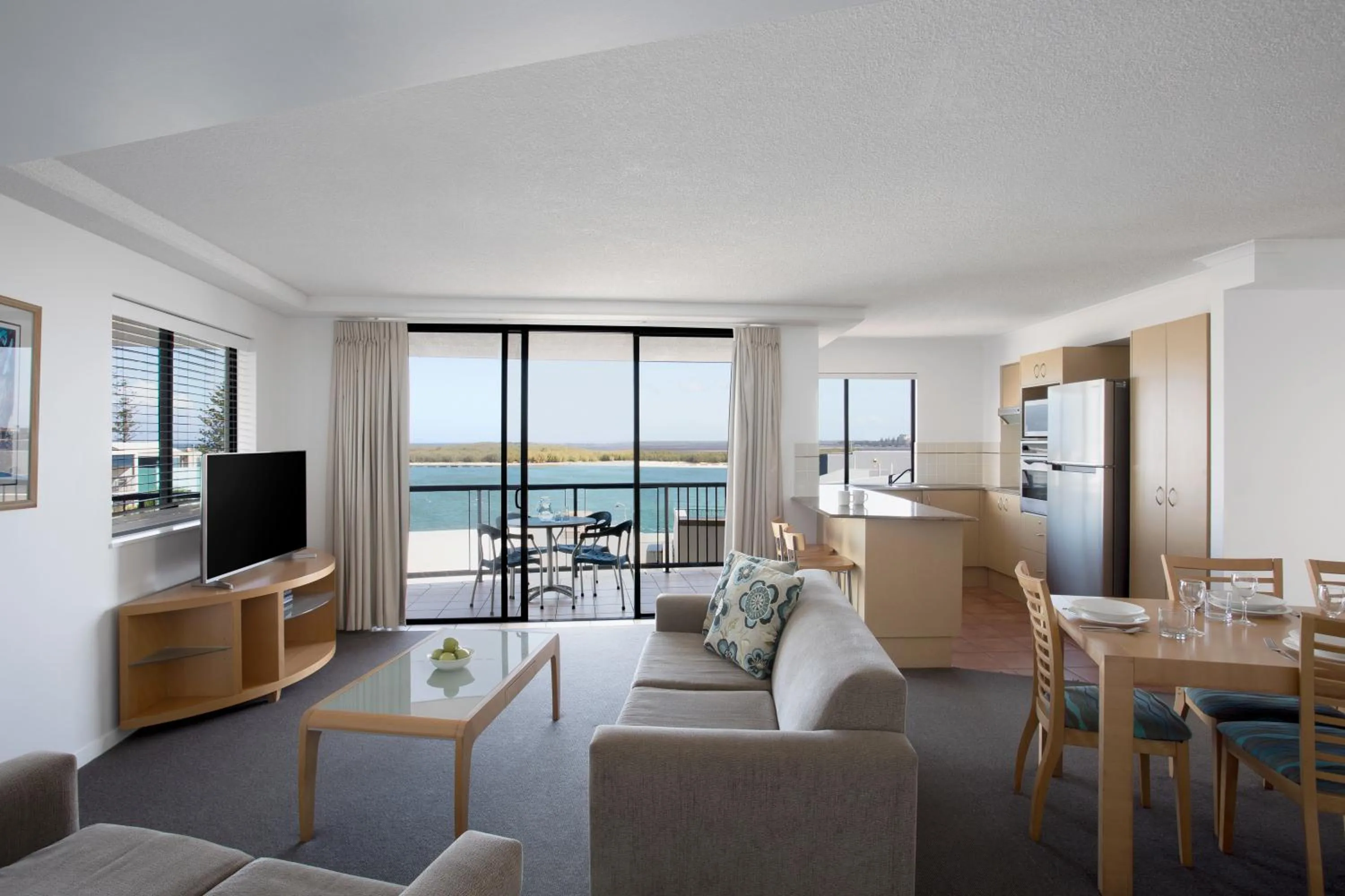 TV and multimedia in BreakFree Grand Pacific