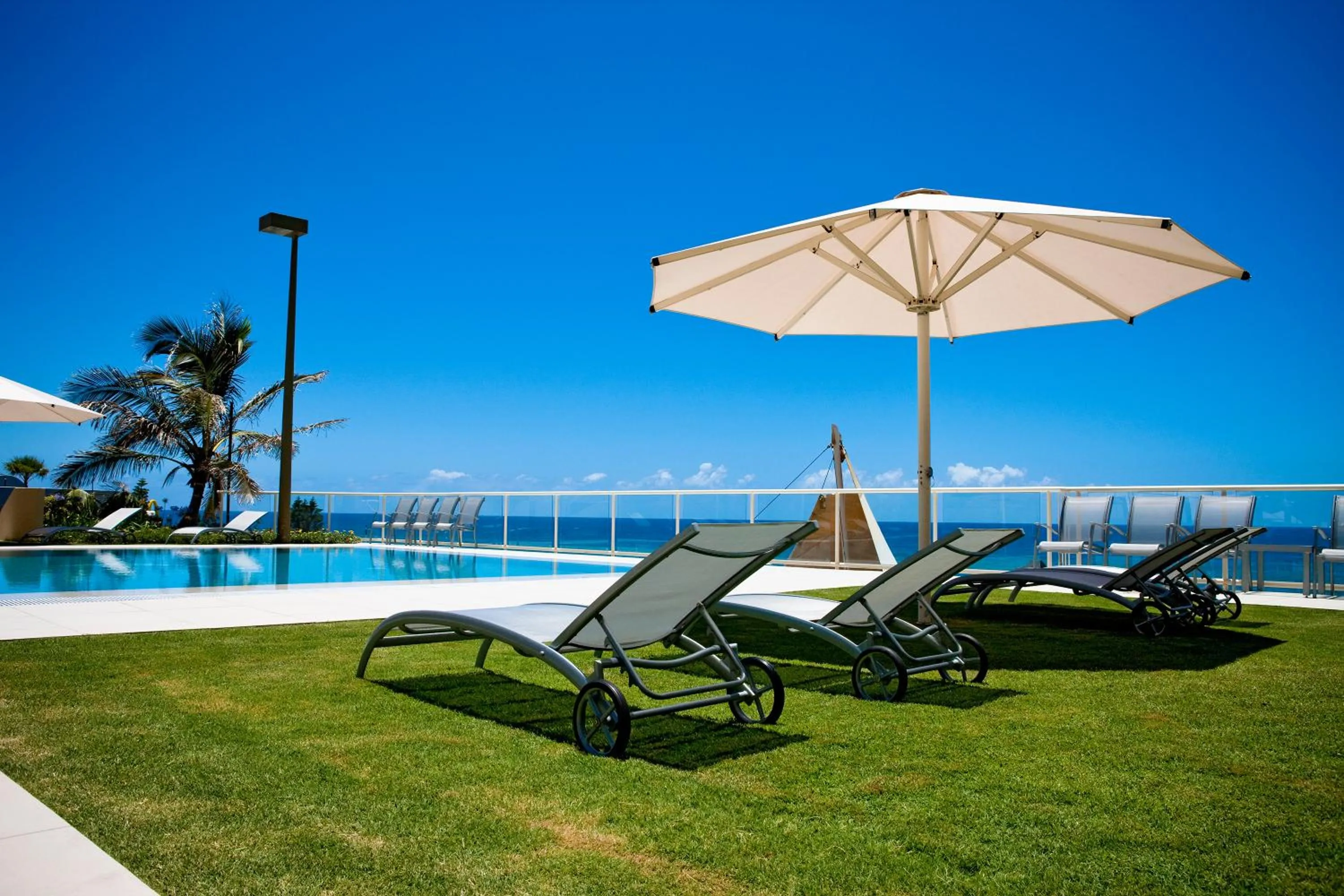 Swimming pool in Paradise Centre Apartments