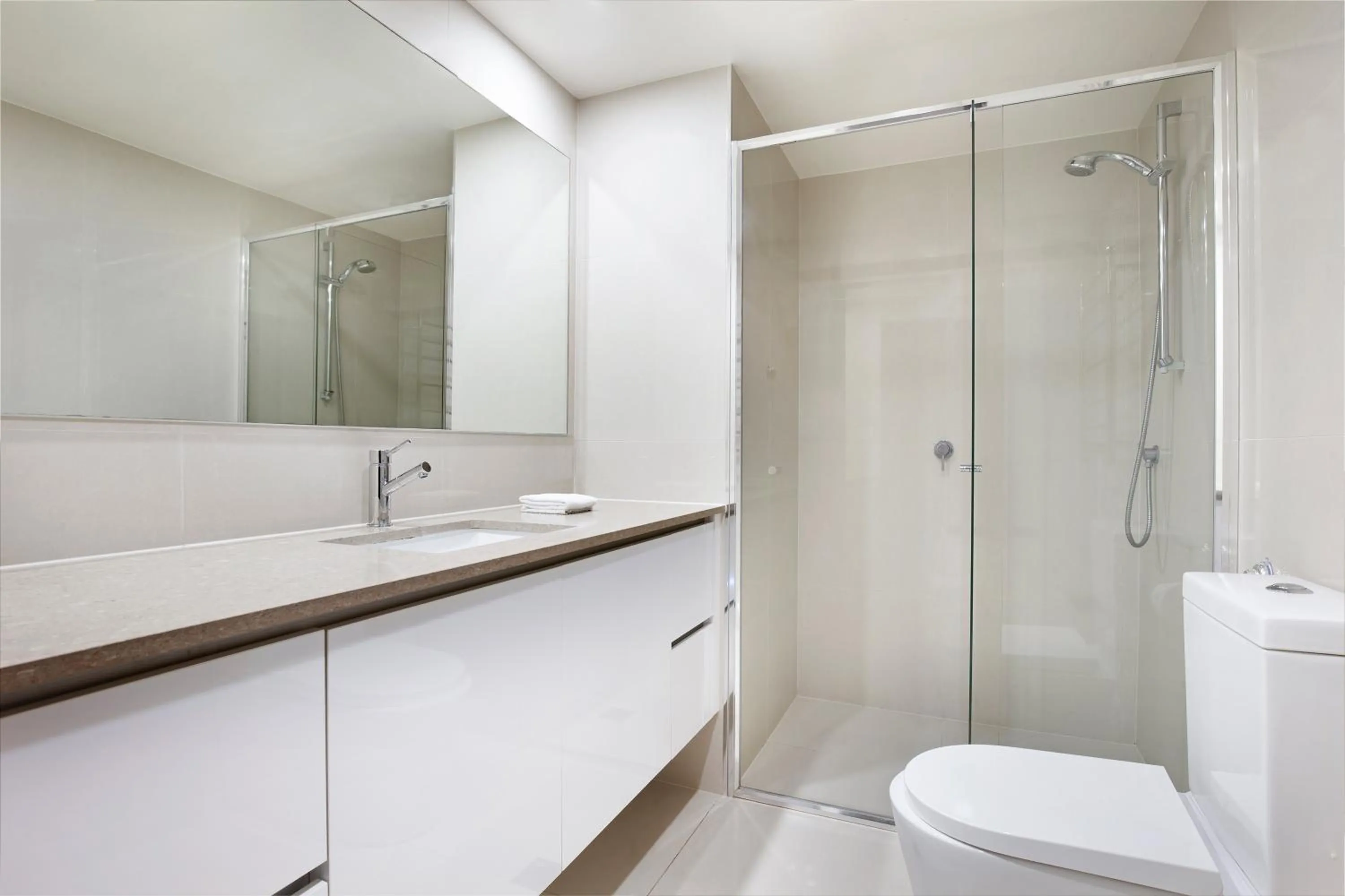 Toilet in Paradise Centre Apartments