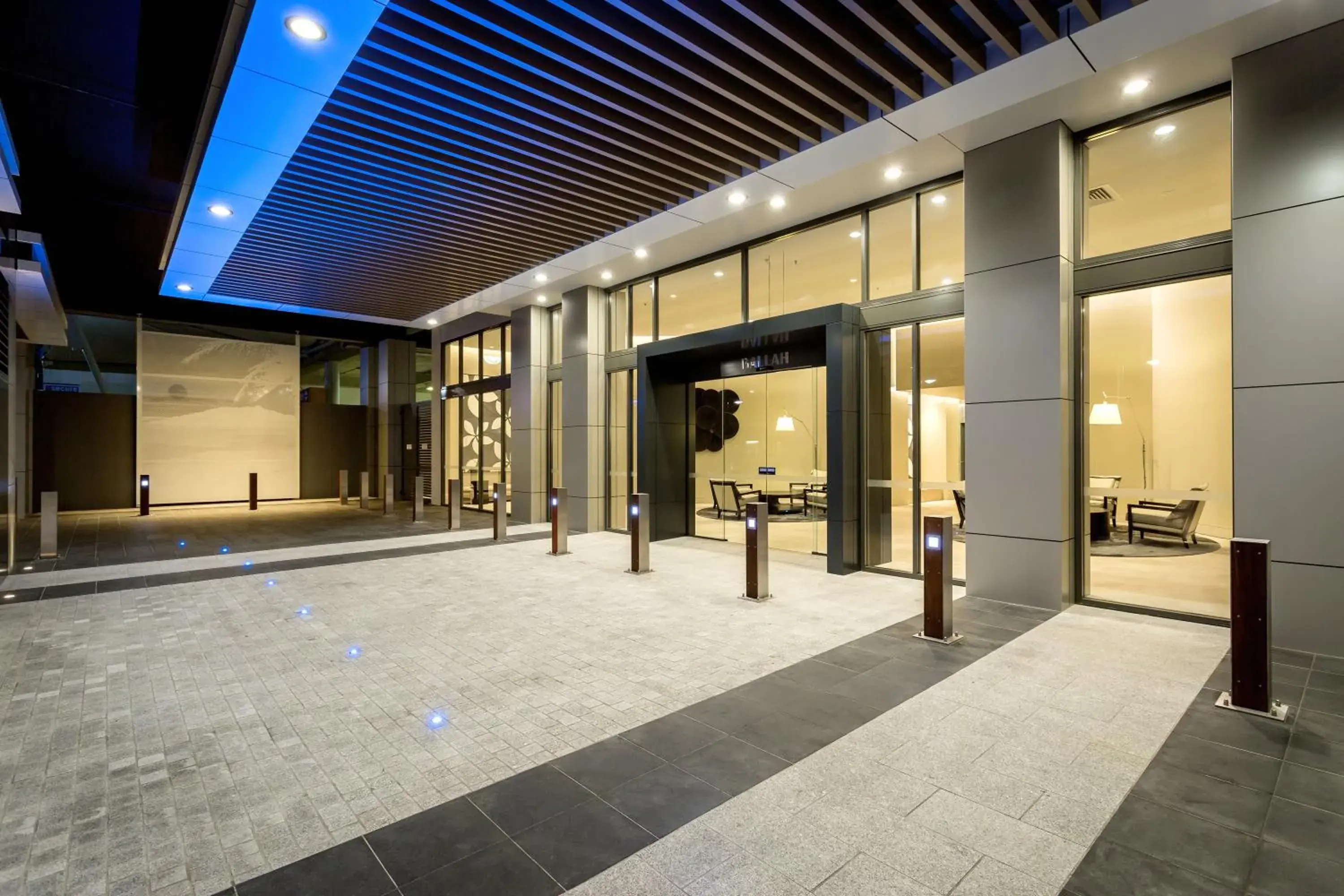 Property building in Paradise Centre Apartments Property building in Paradise Centre Apartments