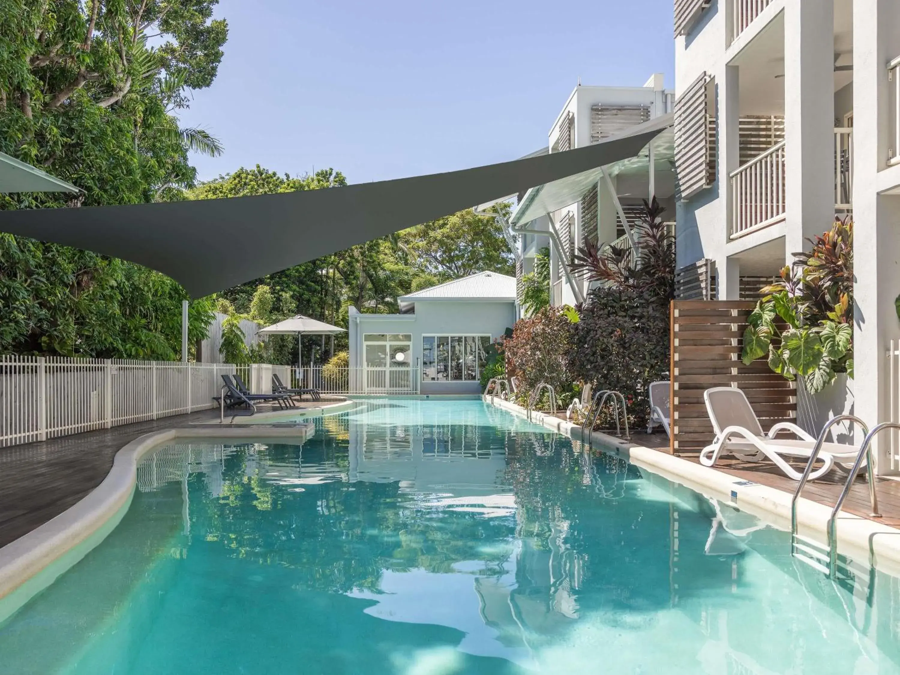 Property building in Mantra Aqueous on Port Property building in Mantra Aqueous on Port