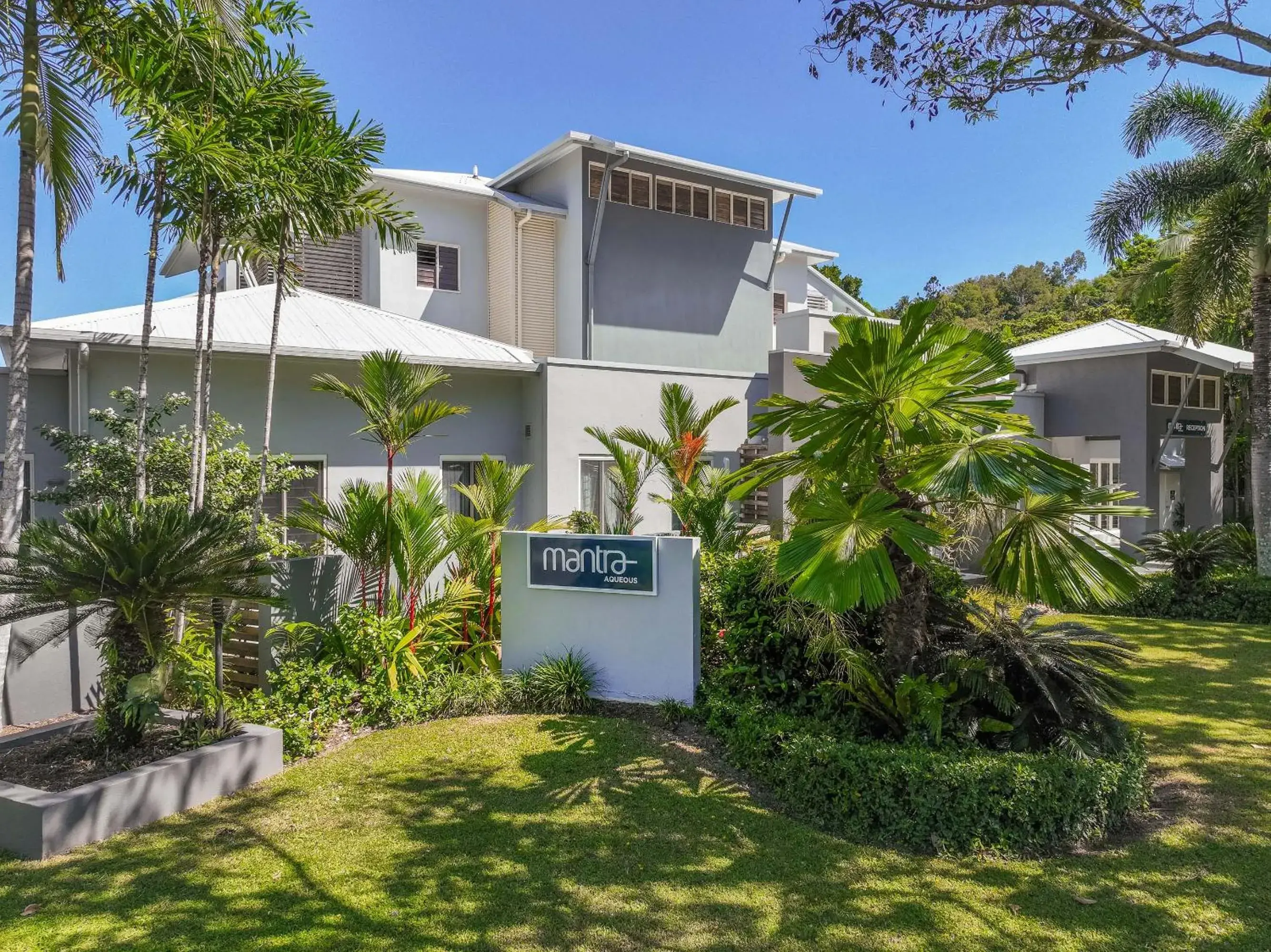 Property building in Mantra Aqueous on Port Property building in Mantra Aqueous on Port