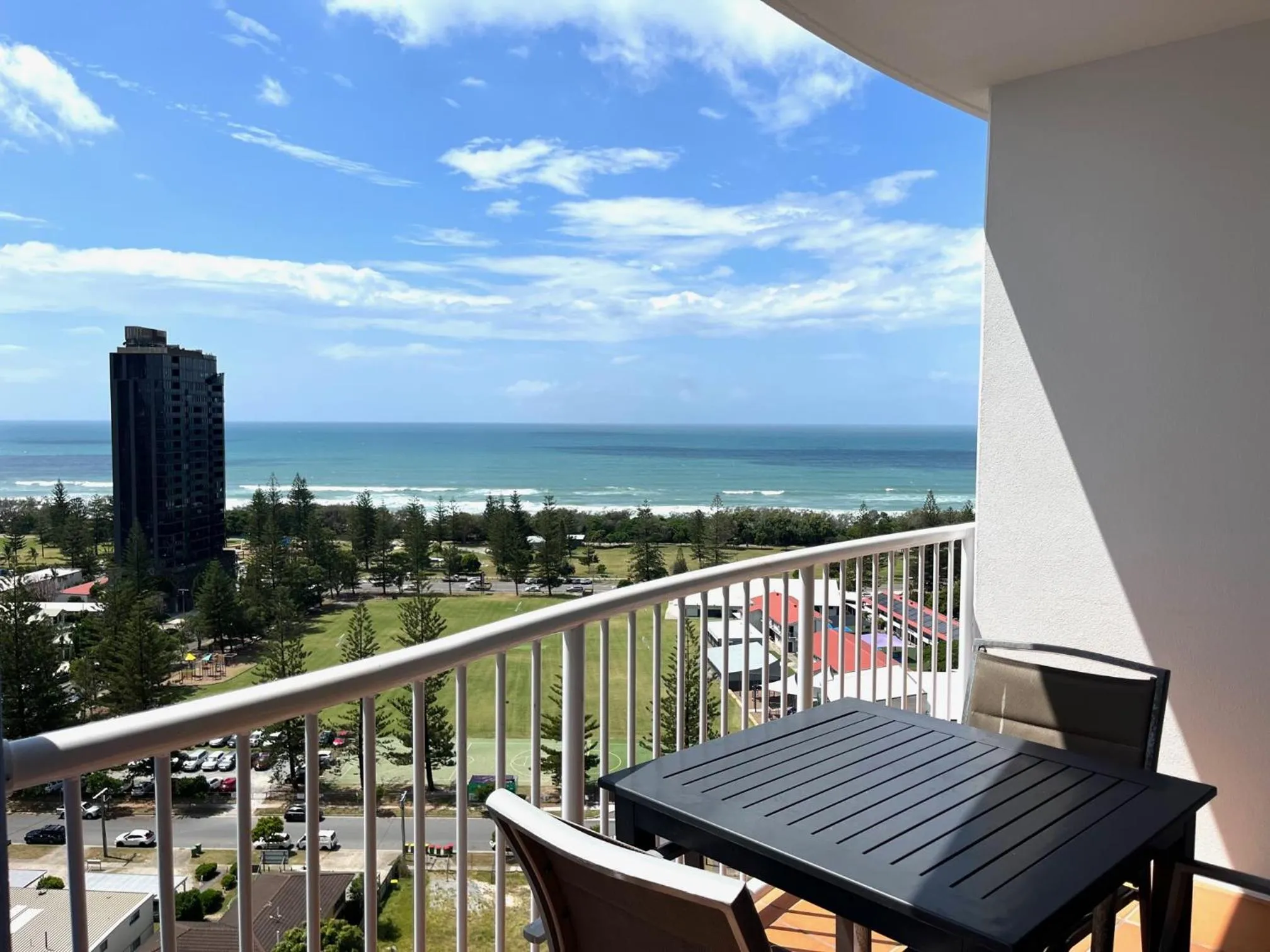 Sea view in Bel Air on Broadbeach - Official