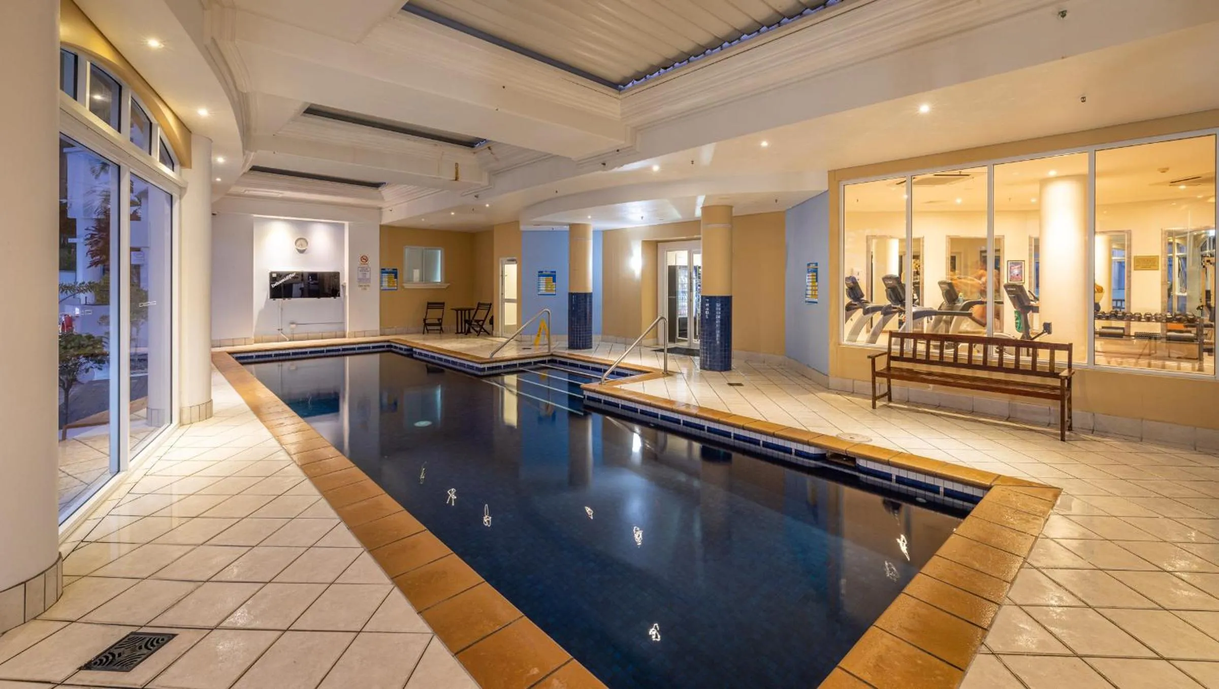 Swimming pool in Bel Air on Broadbeach - Official