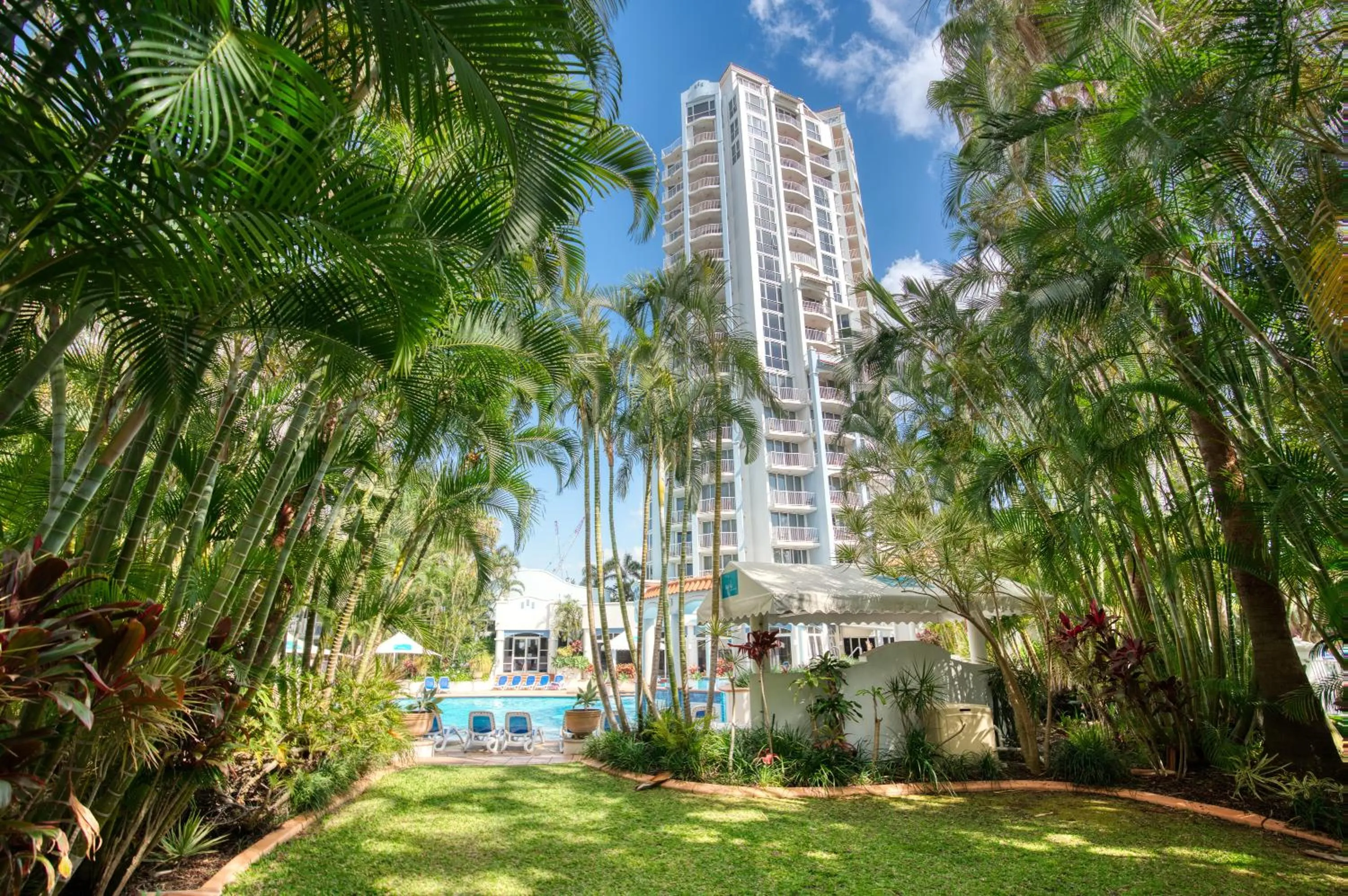 Property building in Bel Air on Broadbeach - Official