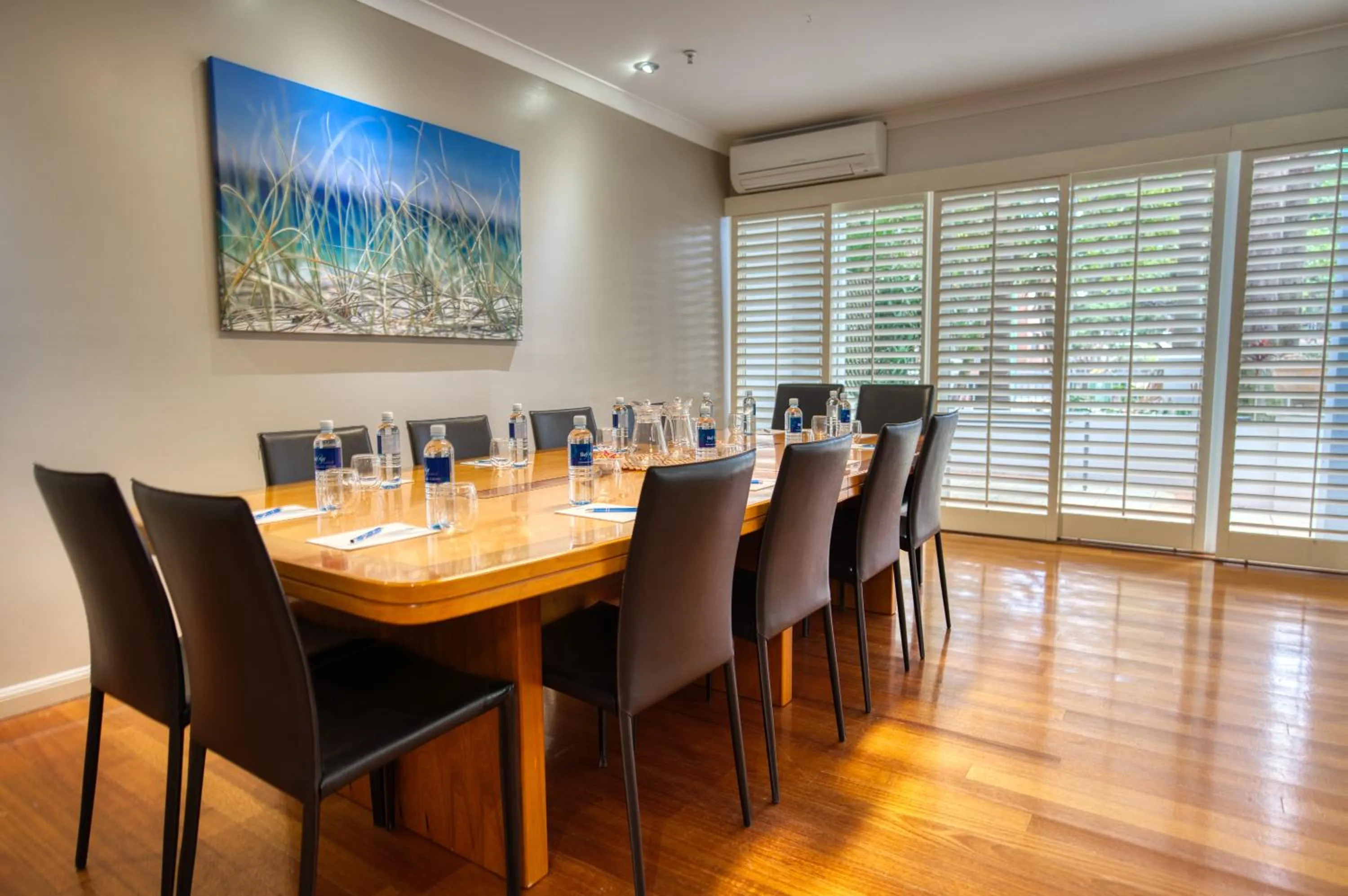 Business facilities in Bel Air on Broadbeach - Official