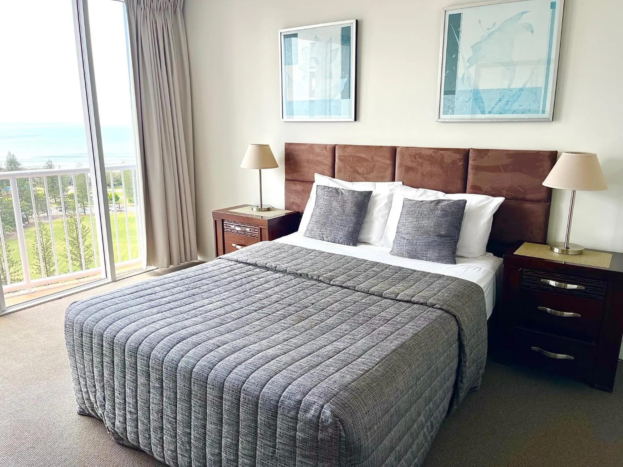 Bed in Bel Air on Broadbeach - Official