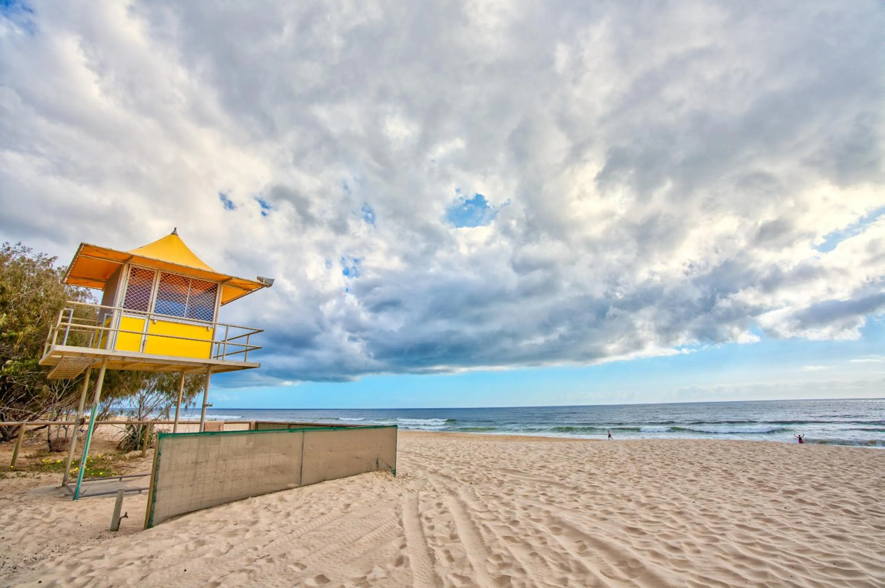 Beach in Bel Air on Broadbeach - Official