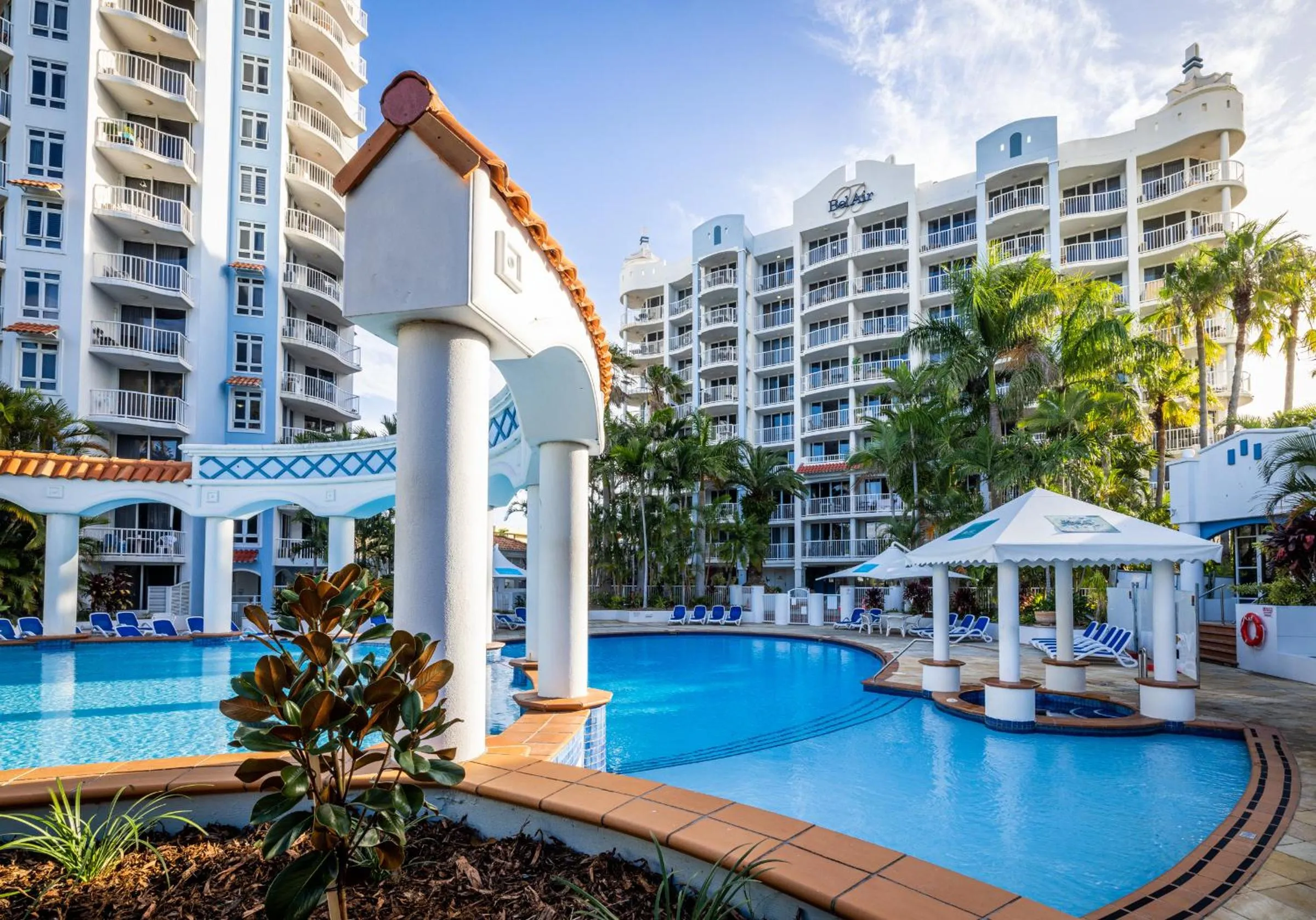 Swimming pool in Bel Air on Broadbeach - Official