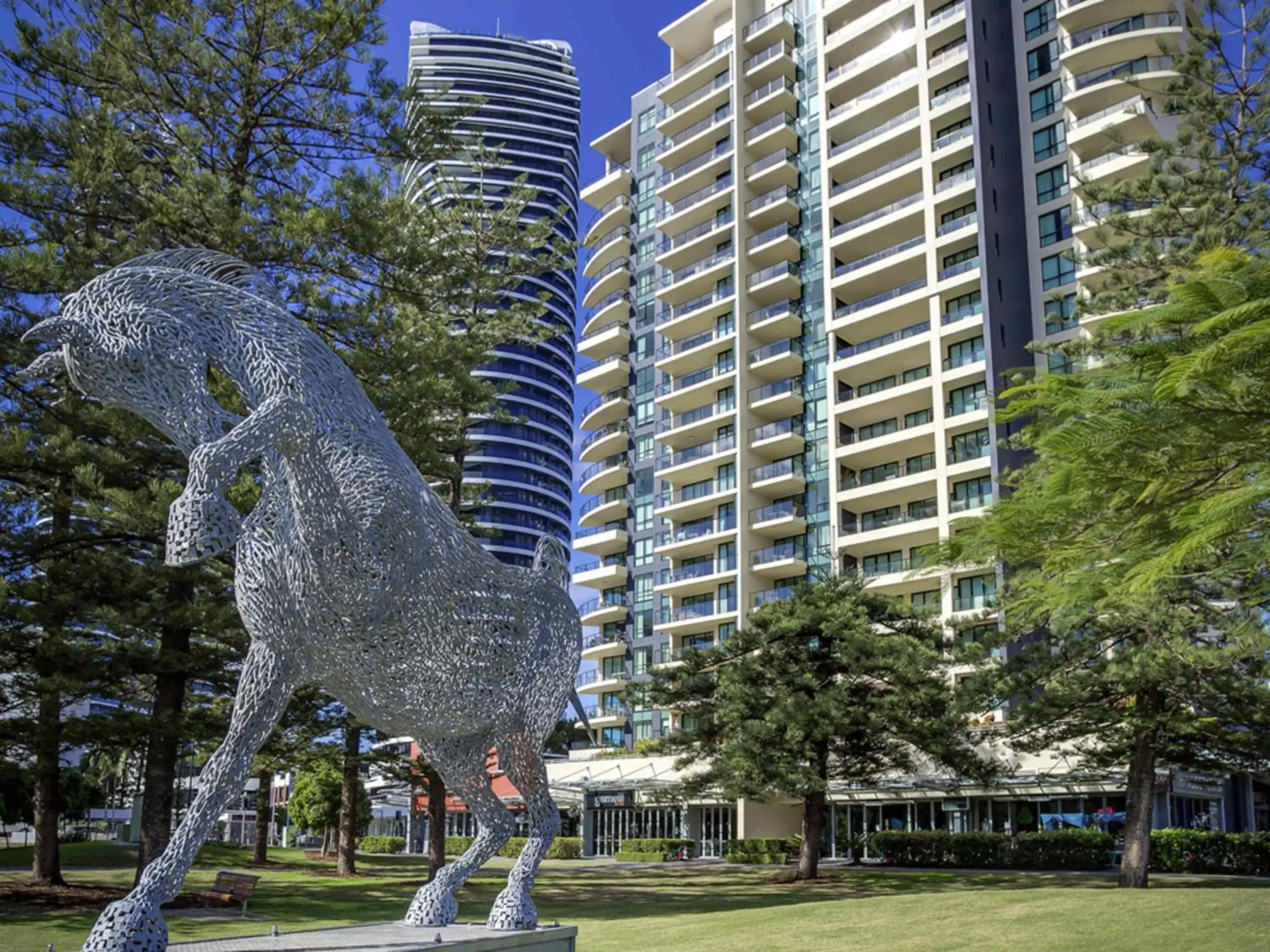Property building in Mantra Broadbeach on the Park Property building in Mantra Broadbeach on the Park