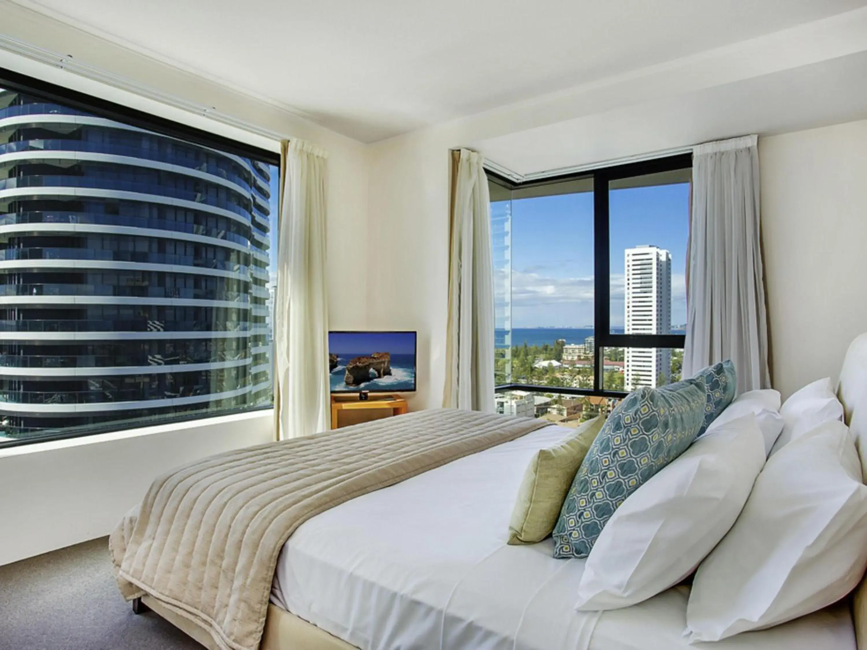 Bedroom, Bed in Mantra Broadbeach on the Park Bedroom, Bed in Mantra Broadbeach on the Park