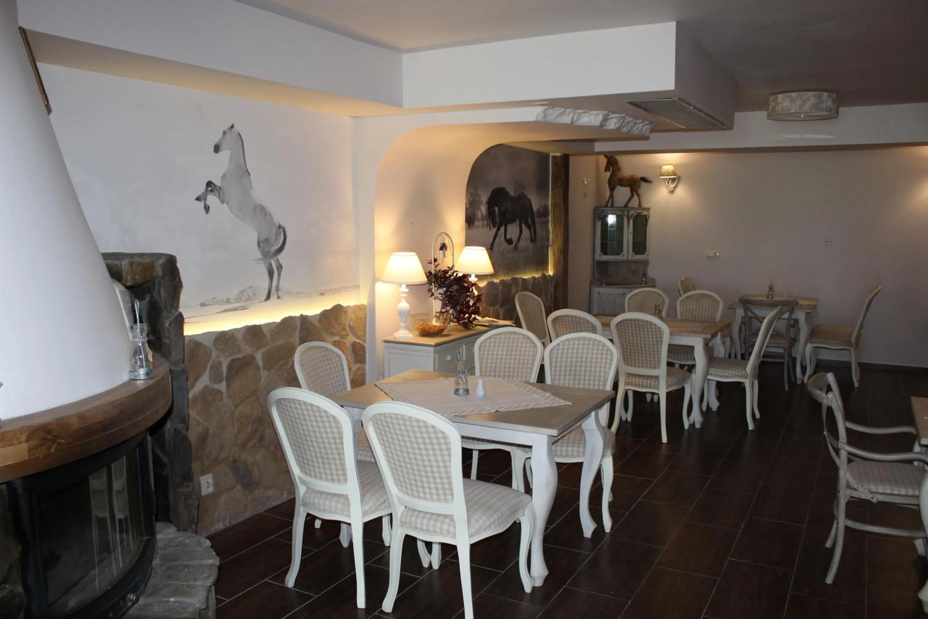 Restaurant/places to eat in Feniks Agro&Spa Adults Only