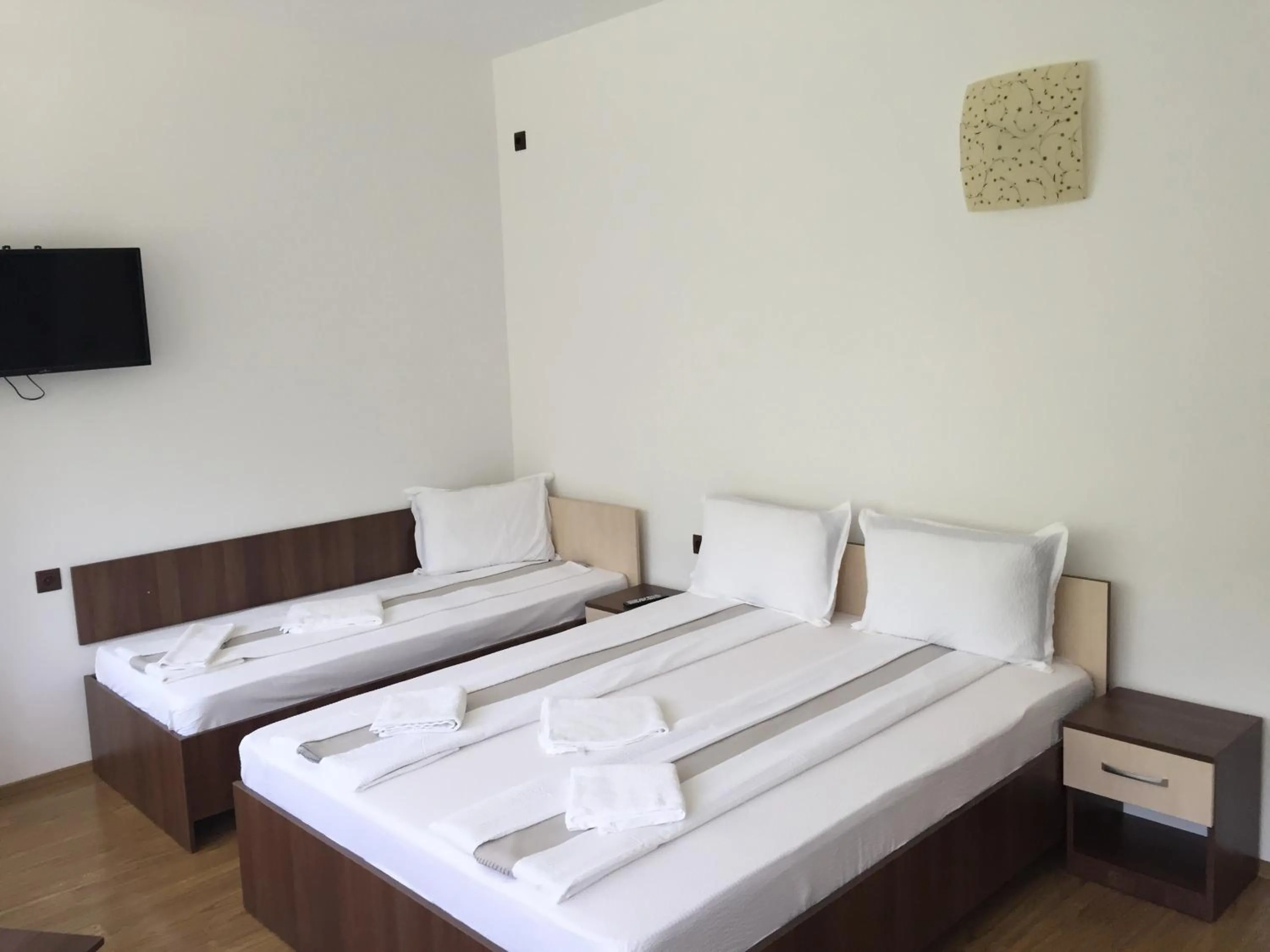 Photo of the whole room, Bed in Paradox Oituz