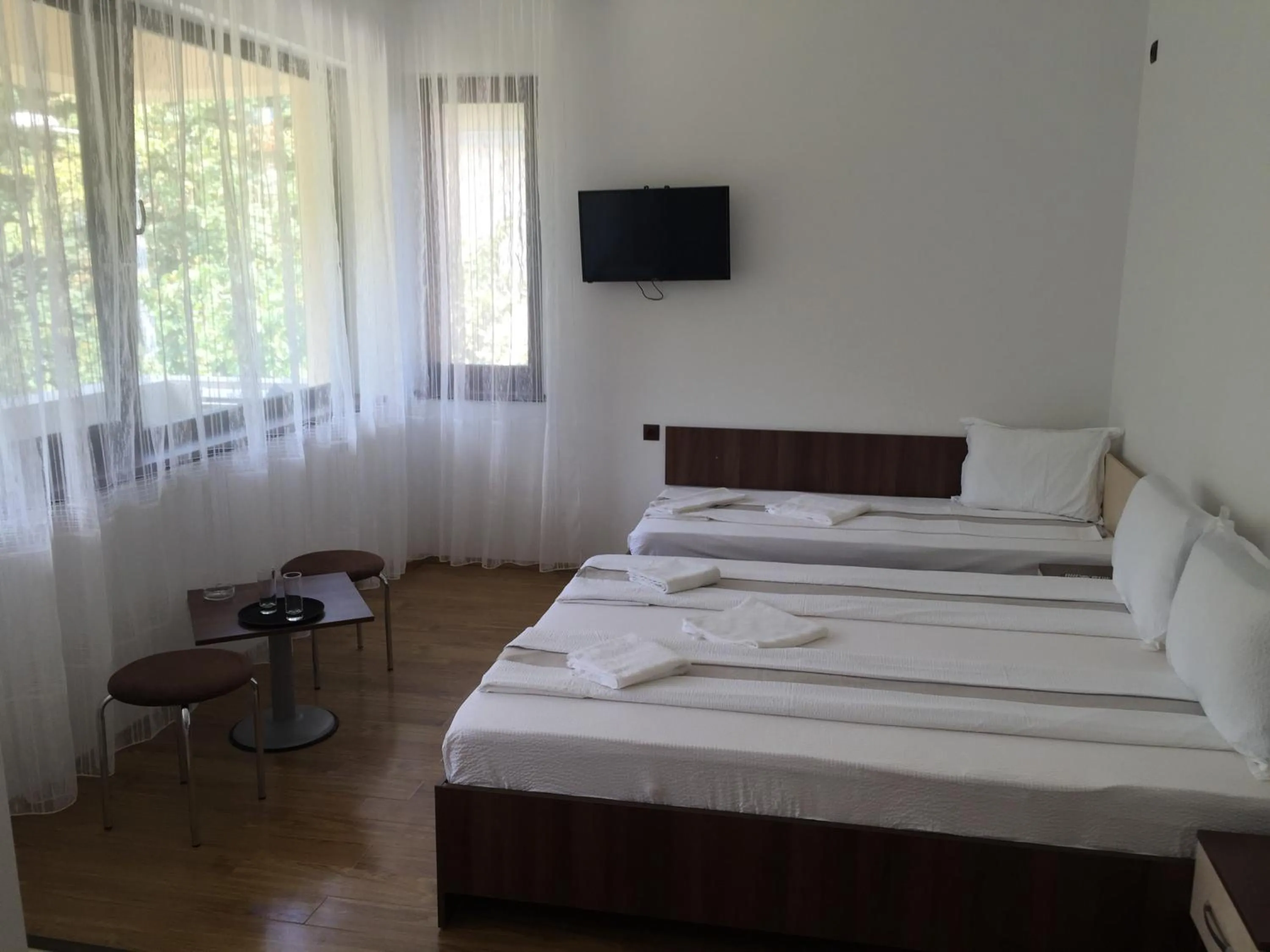 Photo of the whole room, Bed in Paradox Oituz