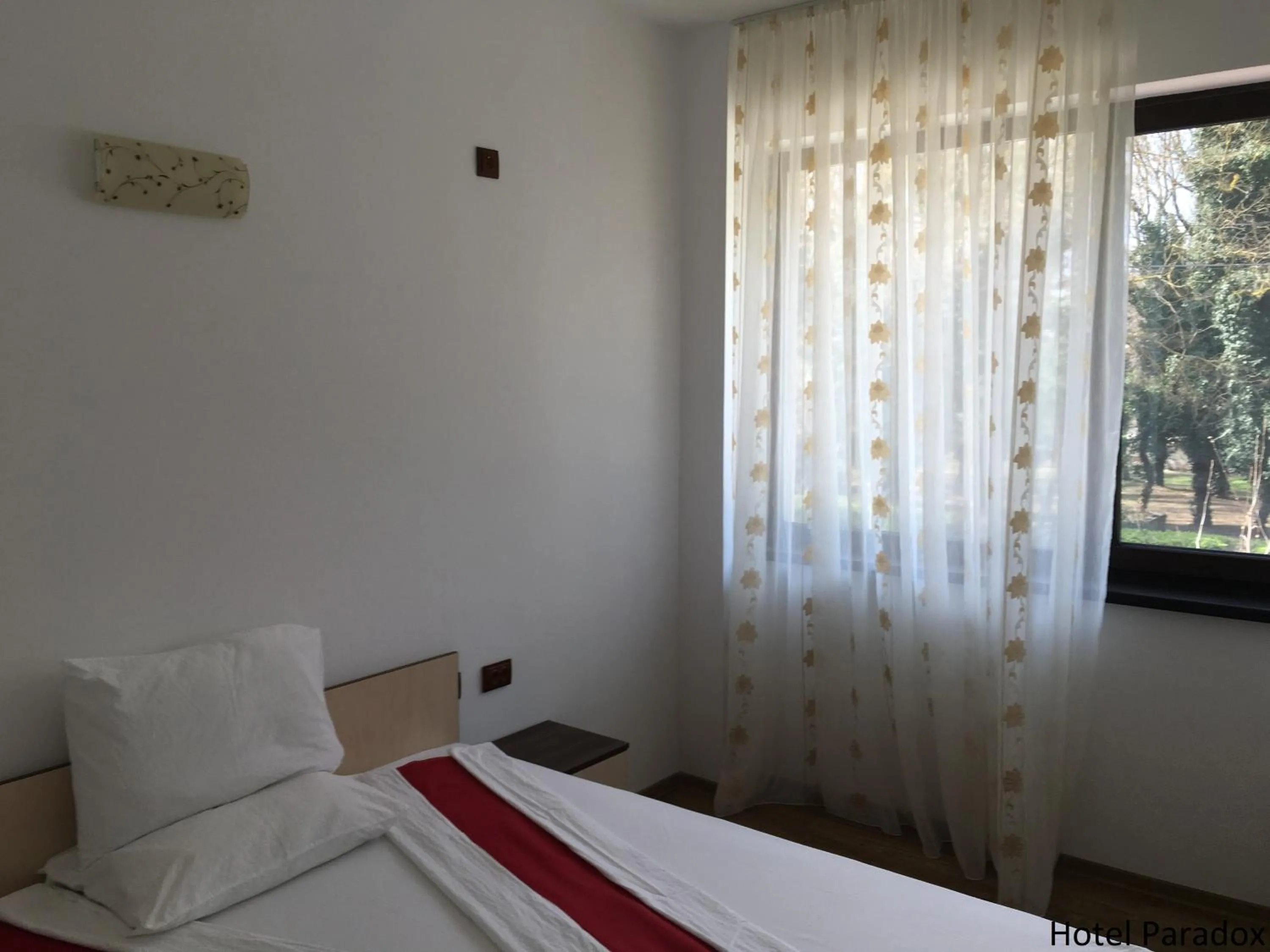 Day, Bed in Paradox Oituz