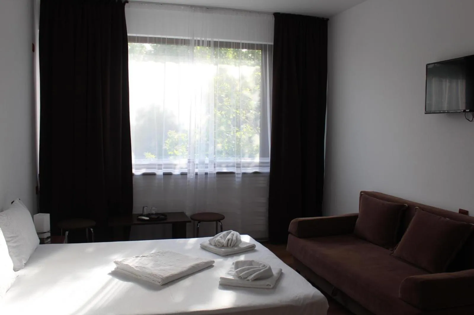 Bedroom, Bed in Paradox Oituz