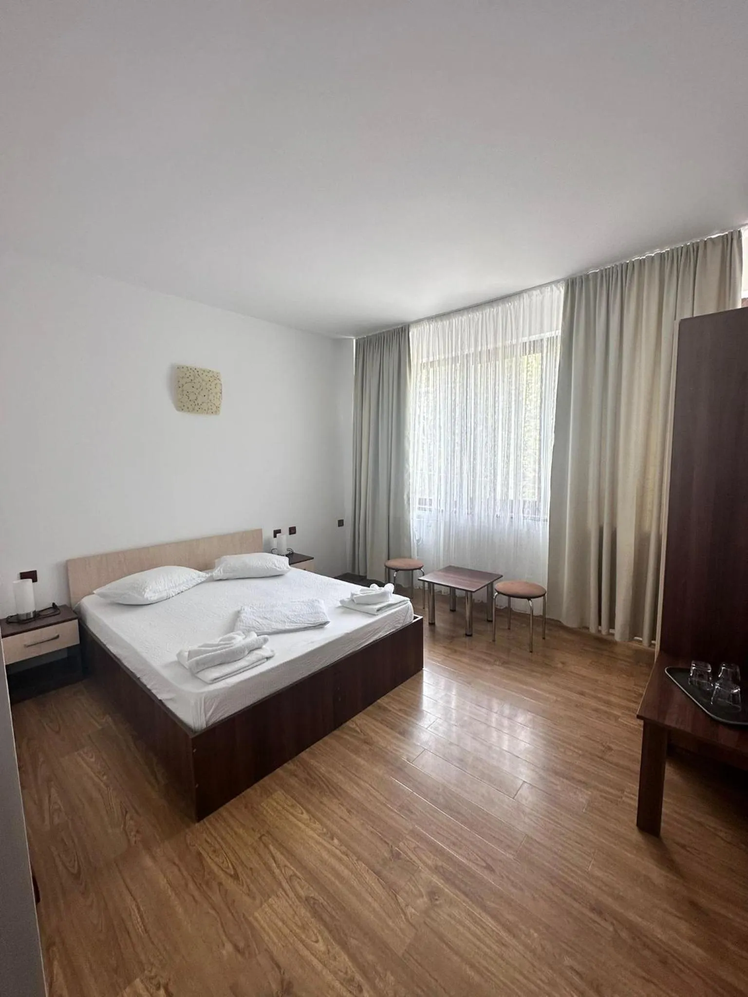 Bedroom, Bed in Paradox Oituz