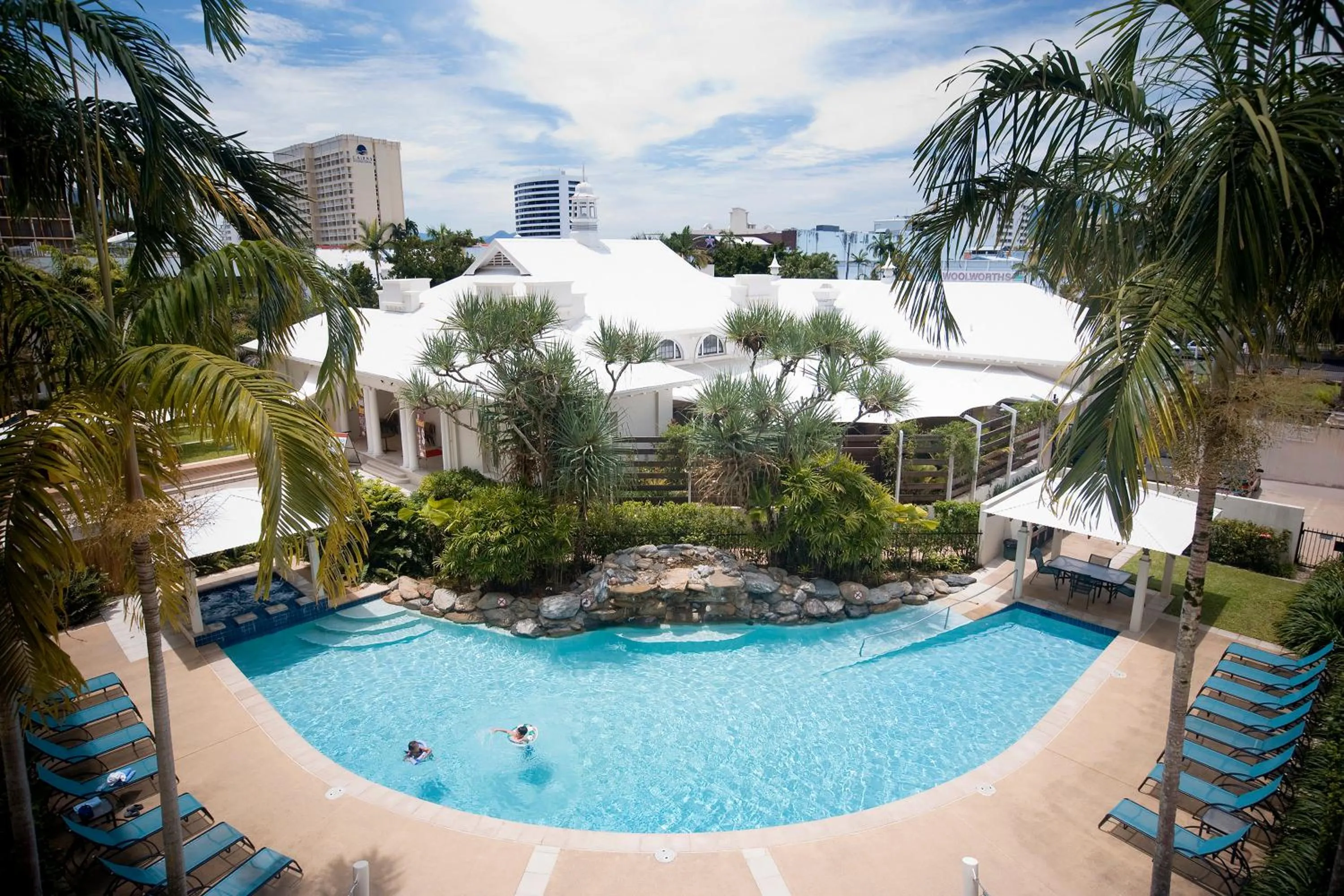 Swimming pool in Mantra Esplanade