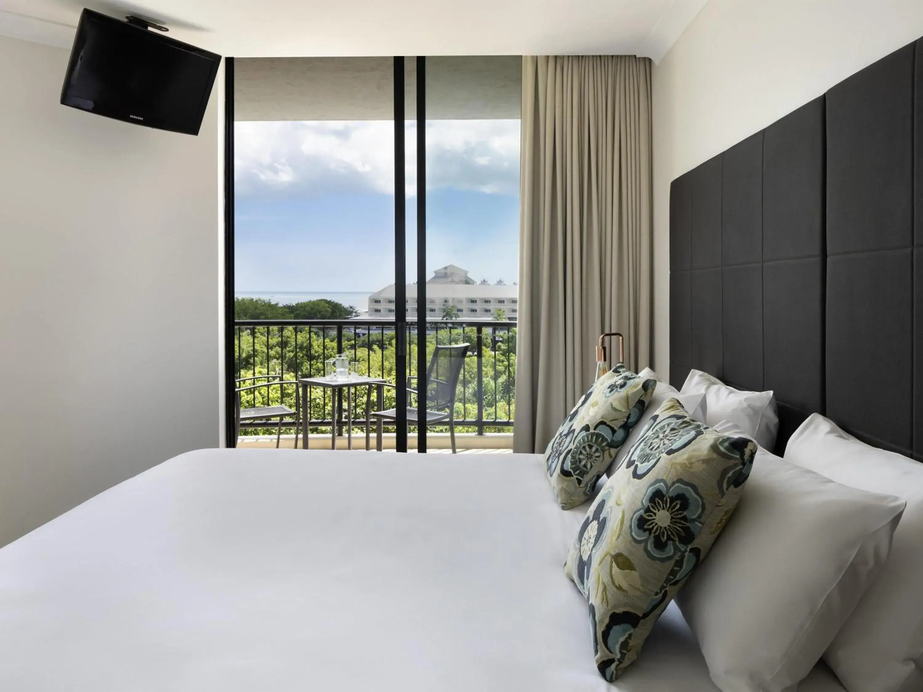 Bedroom, Bed in Mantra Esplanade Bedroom, Bed in Mantra Esplanade