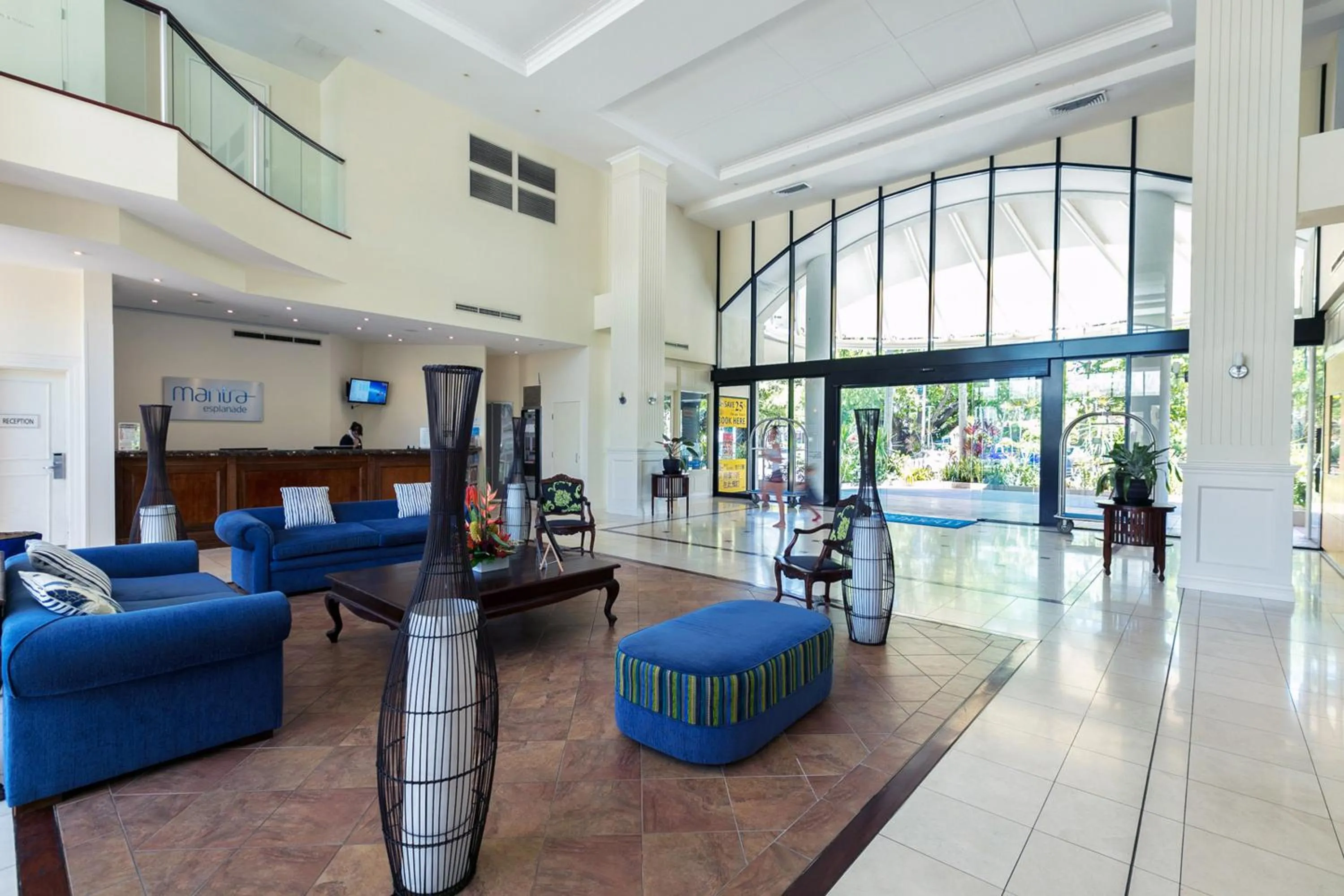 Lobby or reception in Mantra Esplanade