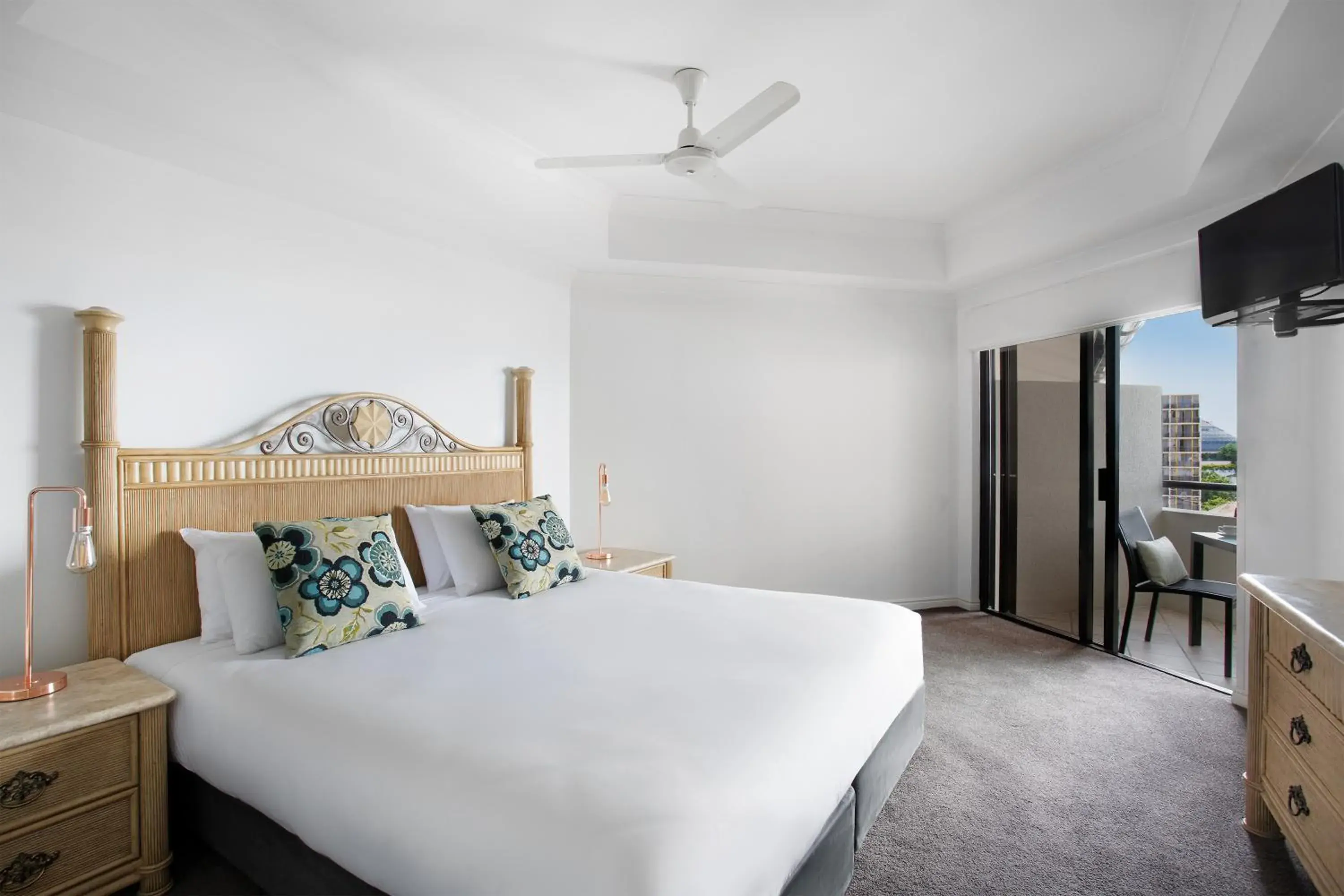 Bedroom, Bed in Mantra Esplanade Bedroom, Bed in Mantra Esplanade