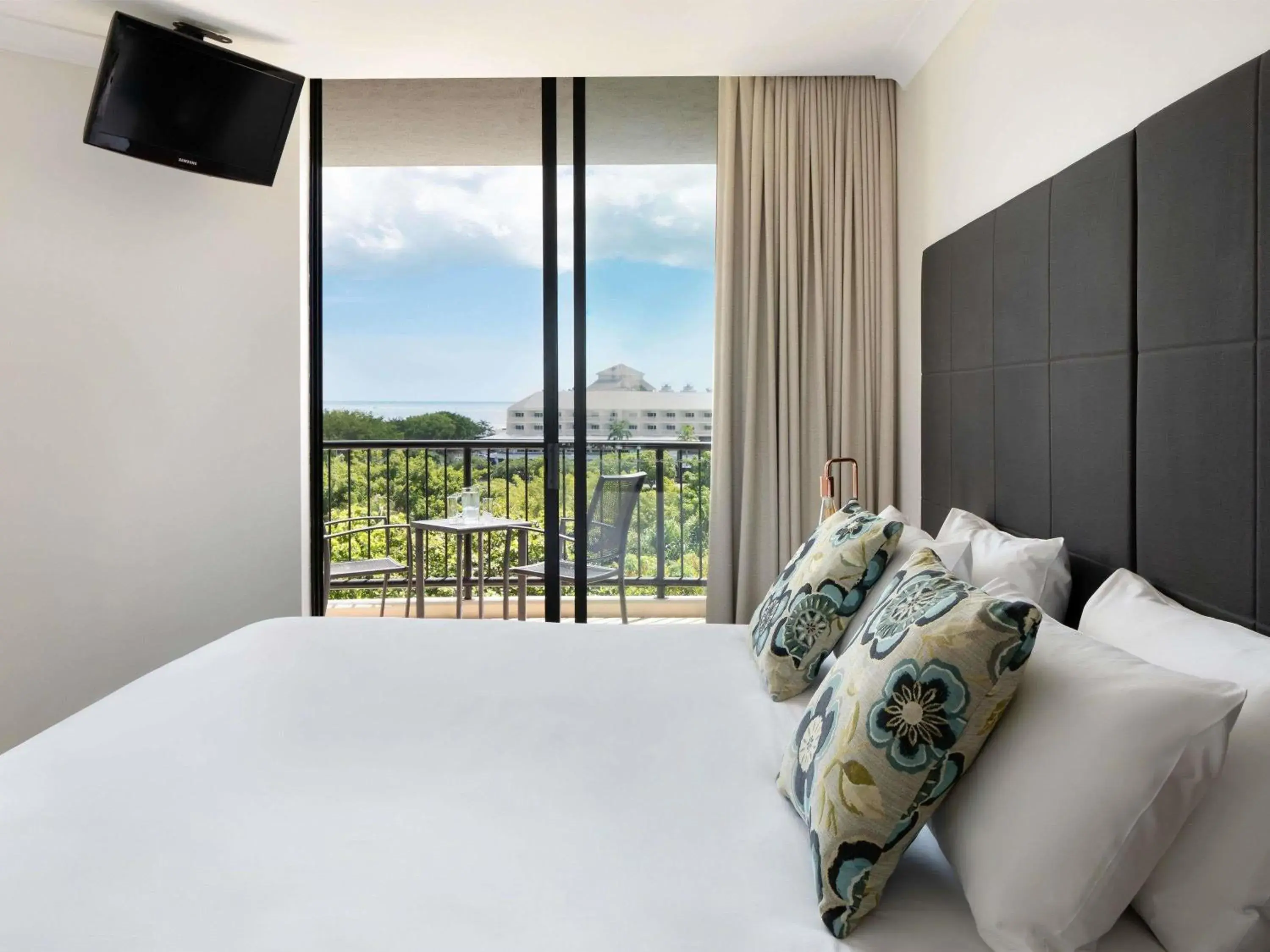 Bedroom, Bed in Mantra Esplanade Bedroom, Bed in Mantra Esplanade