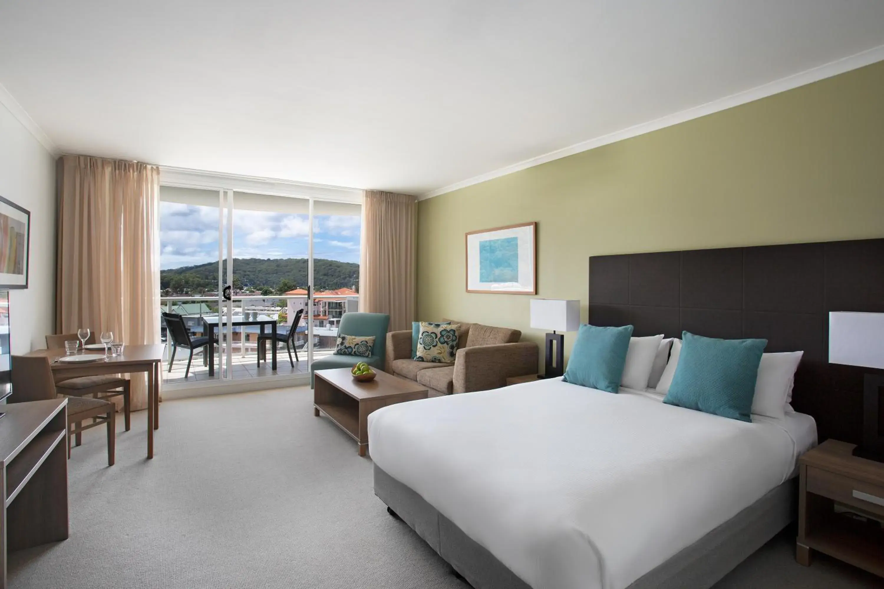 Balcony/Terrace, Bed in Mantra Ettalong Beach Balcony/Terrace, Bed in Mantra Ettalong Beach