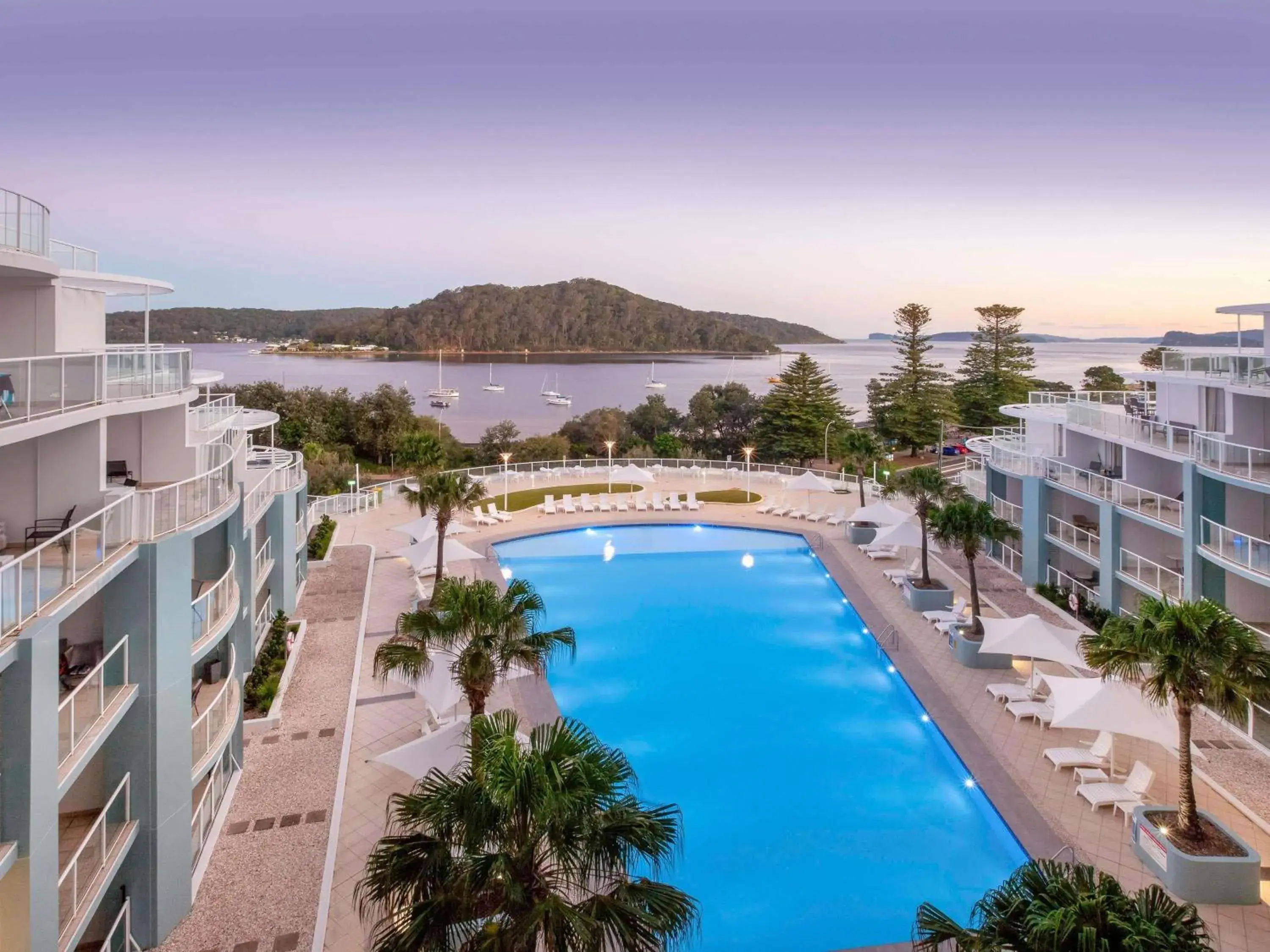 Property building in Mantra Ettalong Beach Property building in Mantra Ettalong Beach