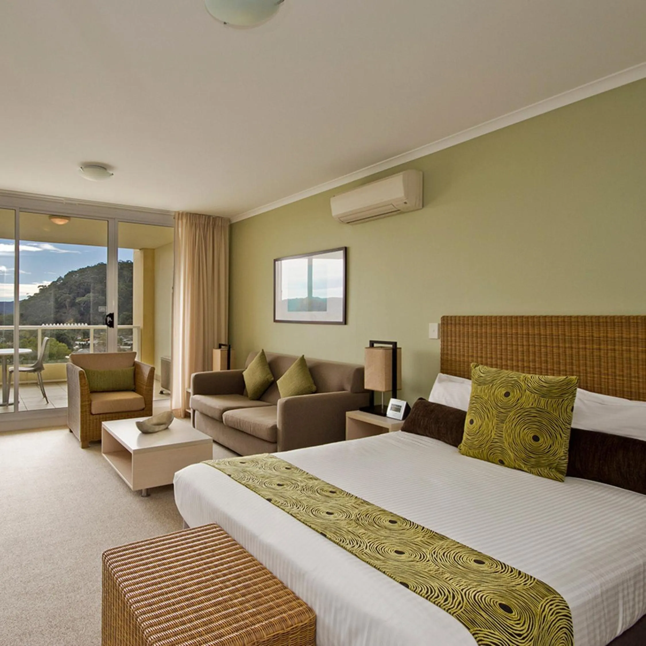 Bedroom, Bed in Mantra Ettalong Beach