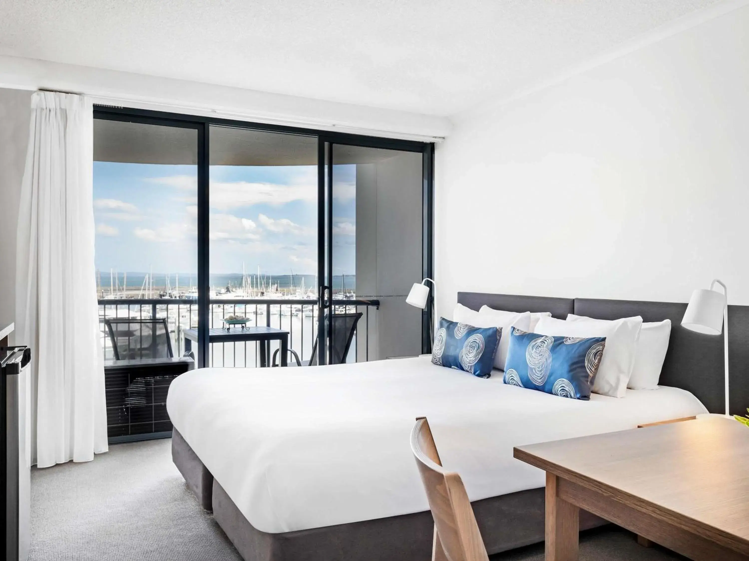 Bedroom, Bed in Mantra Hervey Bay Bedroom, Bed in Mantra Hervey Bay