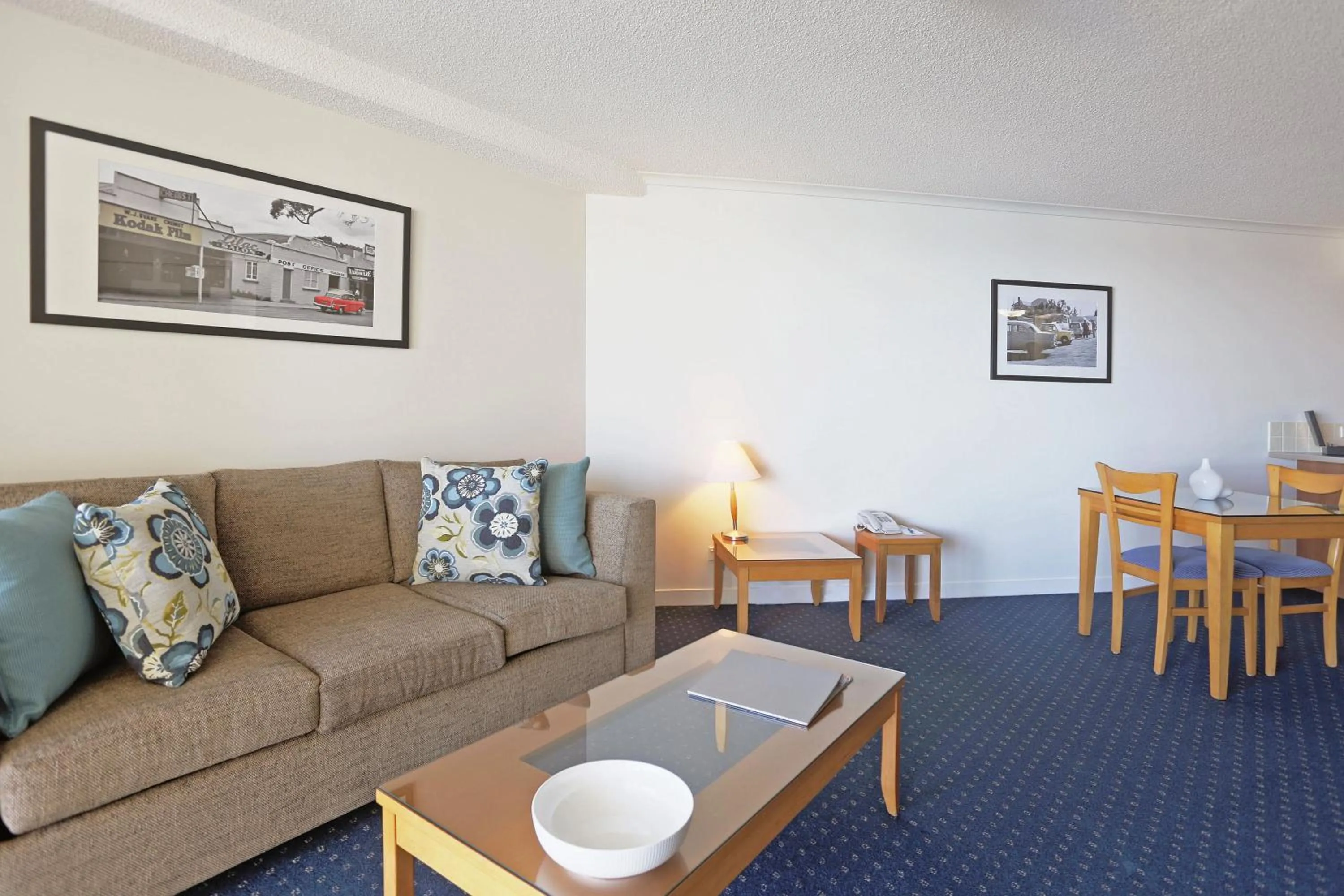 Living room in Mantra Hervey Bay