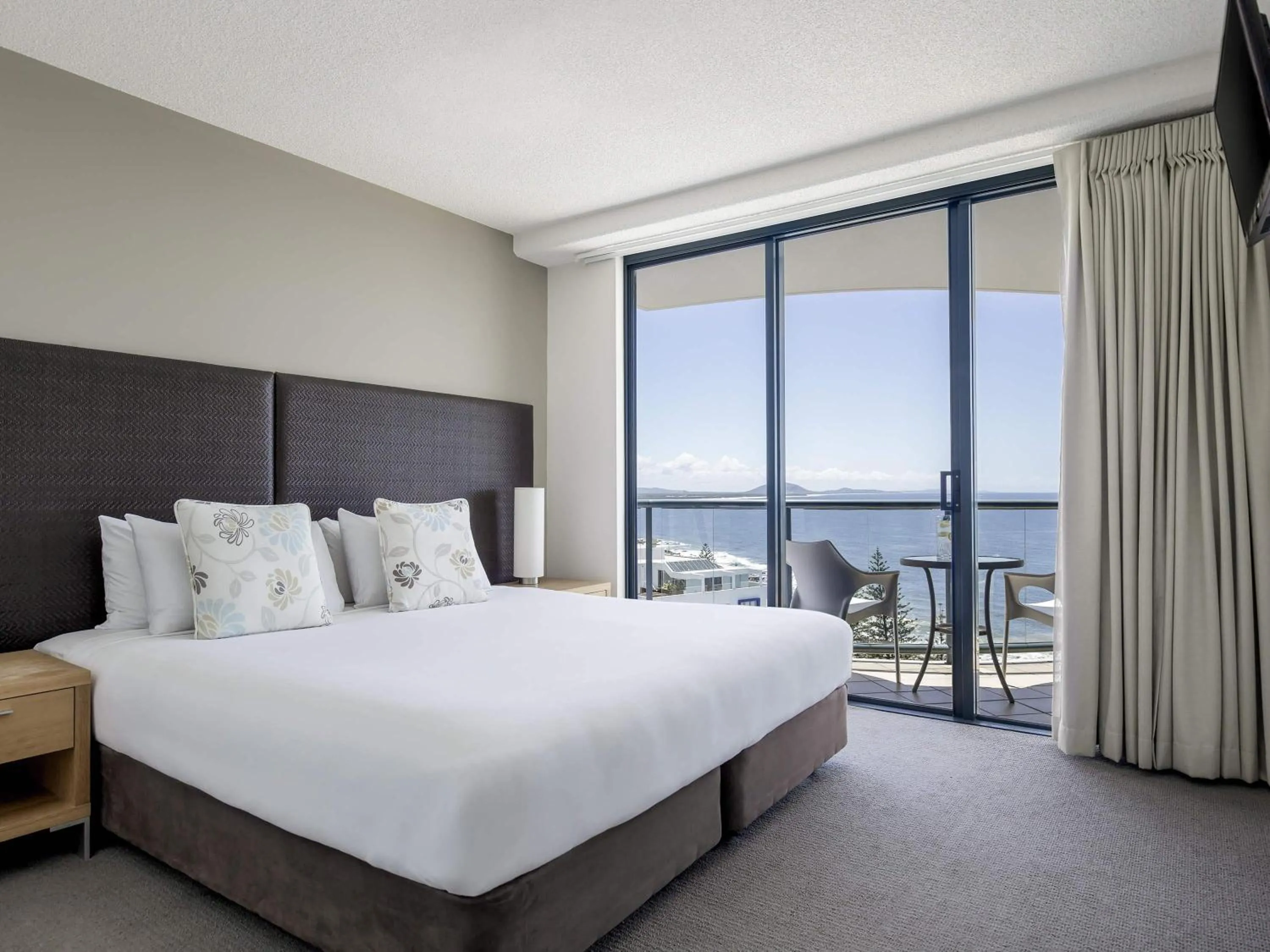 Bedroom, Bed in Mantra Mooloolaba Beach