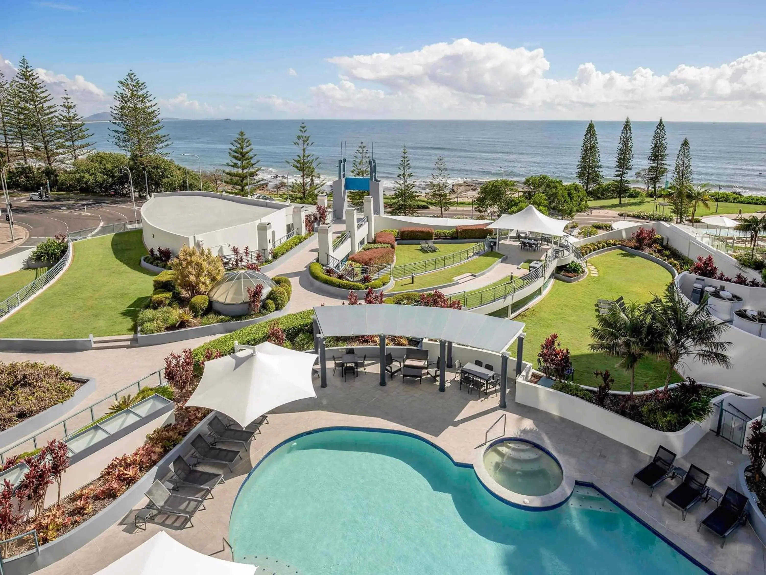 Property building in Mantra Mooloolaba Beach Property building in Mantra Mooloolaba Beach
