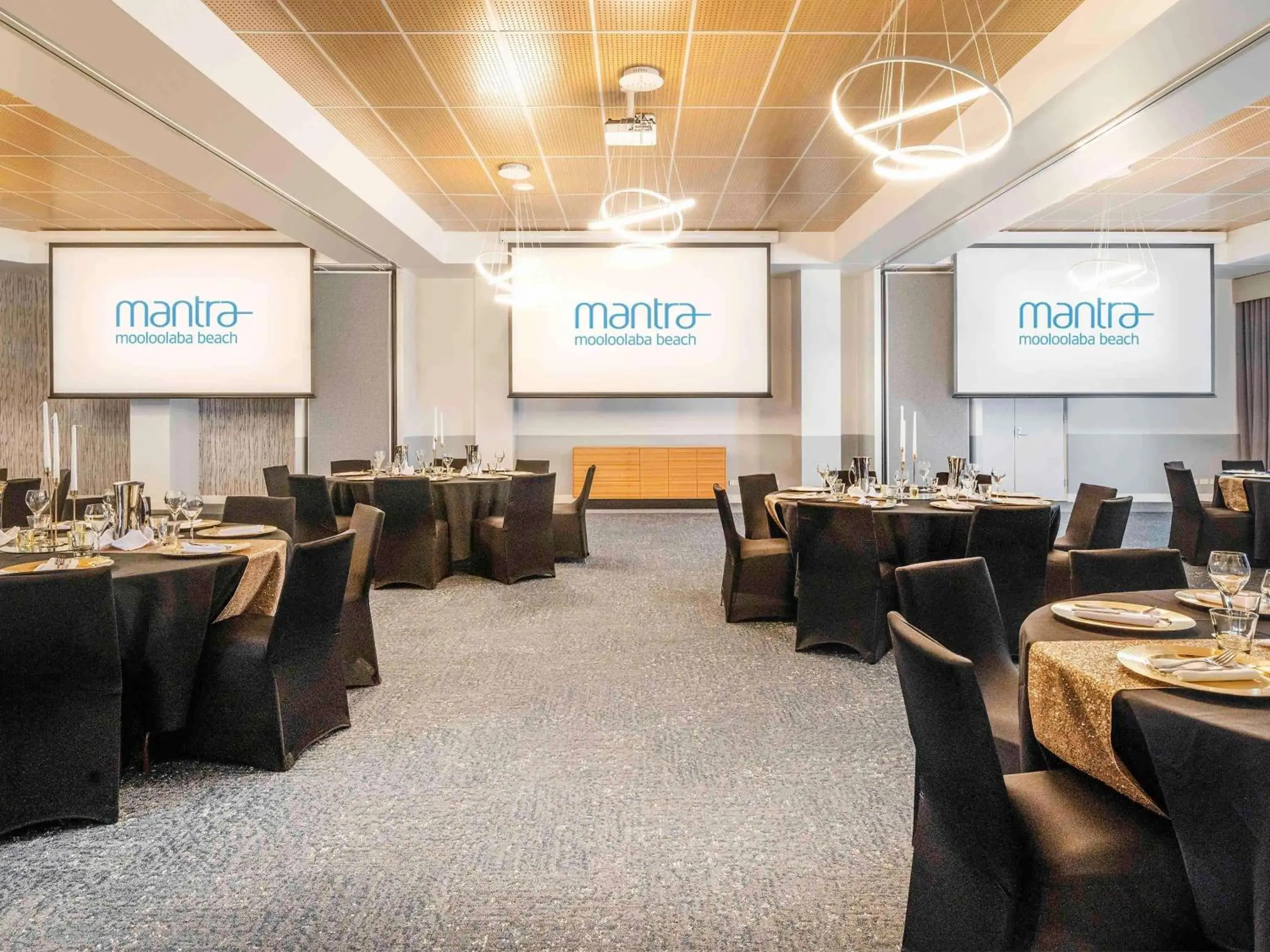 Property building in Mantra Mooloolaba Beach Property building in Mantra Mooloolaba Beach