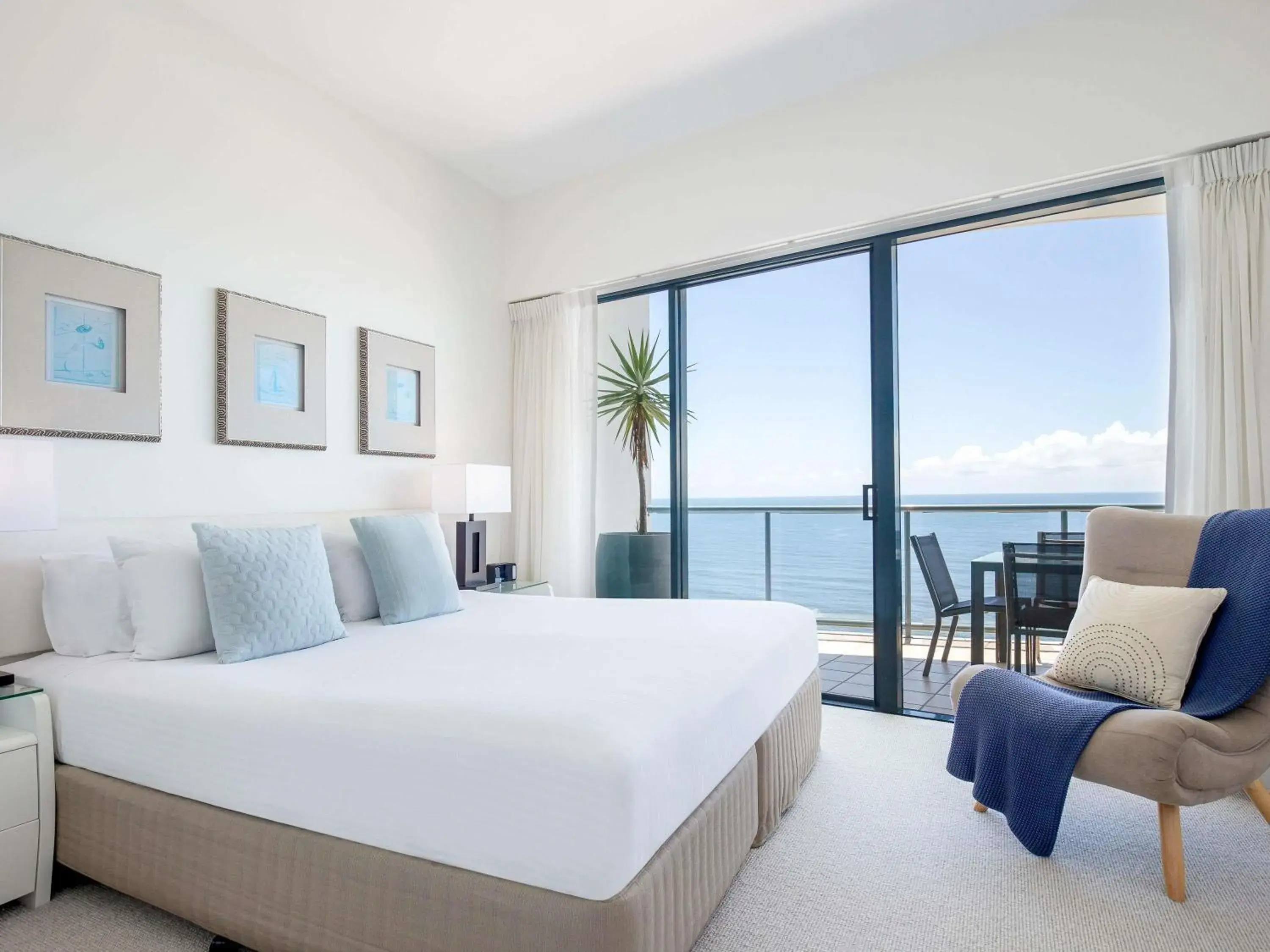 Bedroom, Bed in Mantra Mooloolaba Beach Bedroom, Bed in Mantra Mooloolaba Beach