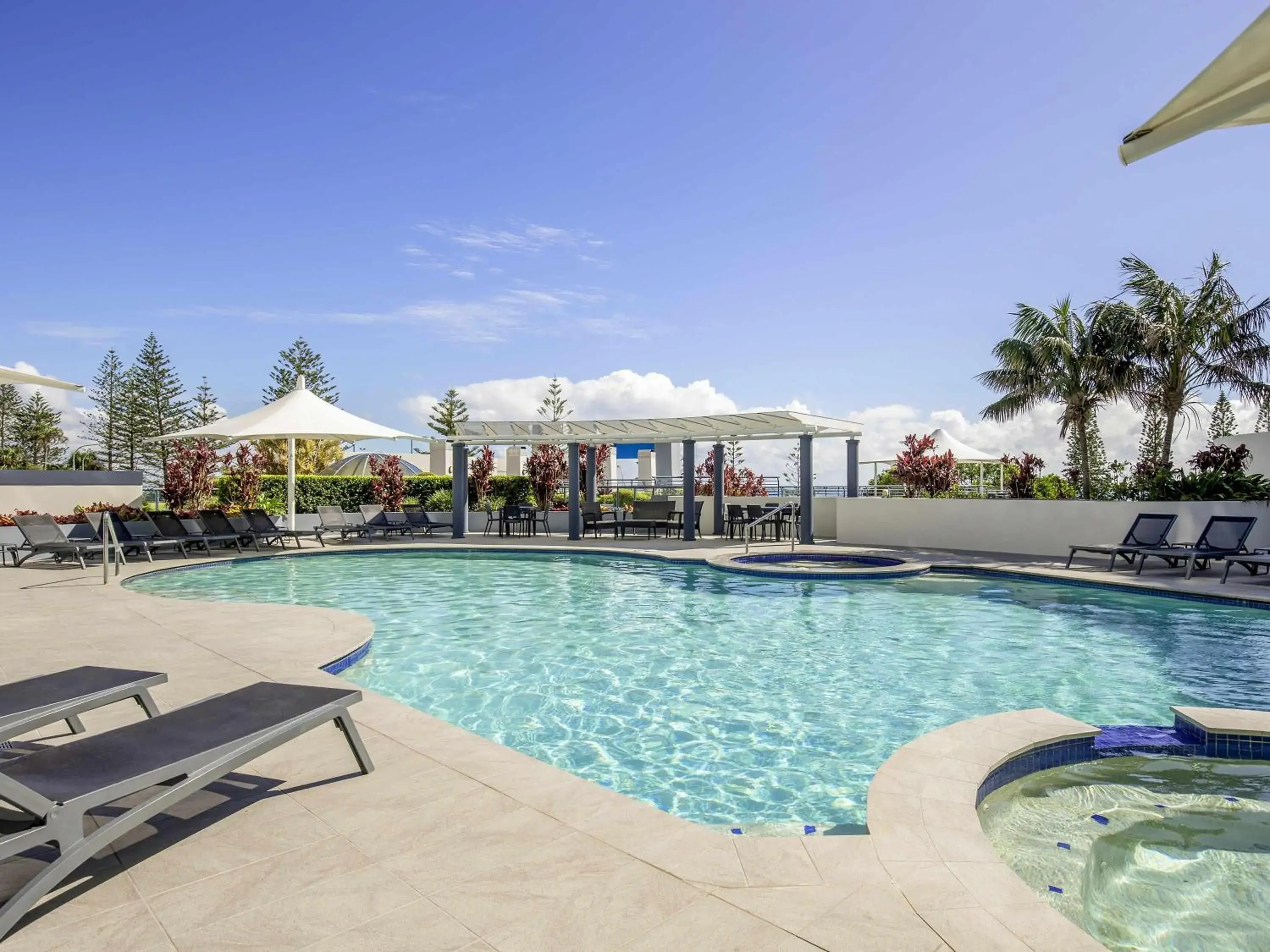 Pool view in Mantra Mooloolaba Beach Pool view in Mantra Mooloolaba Beach