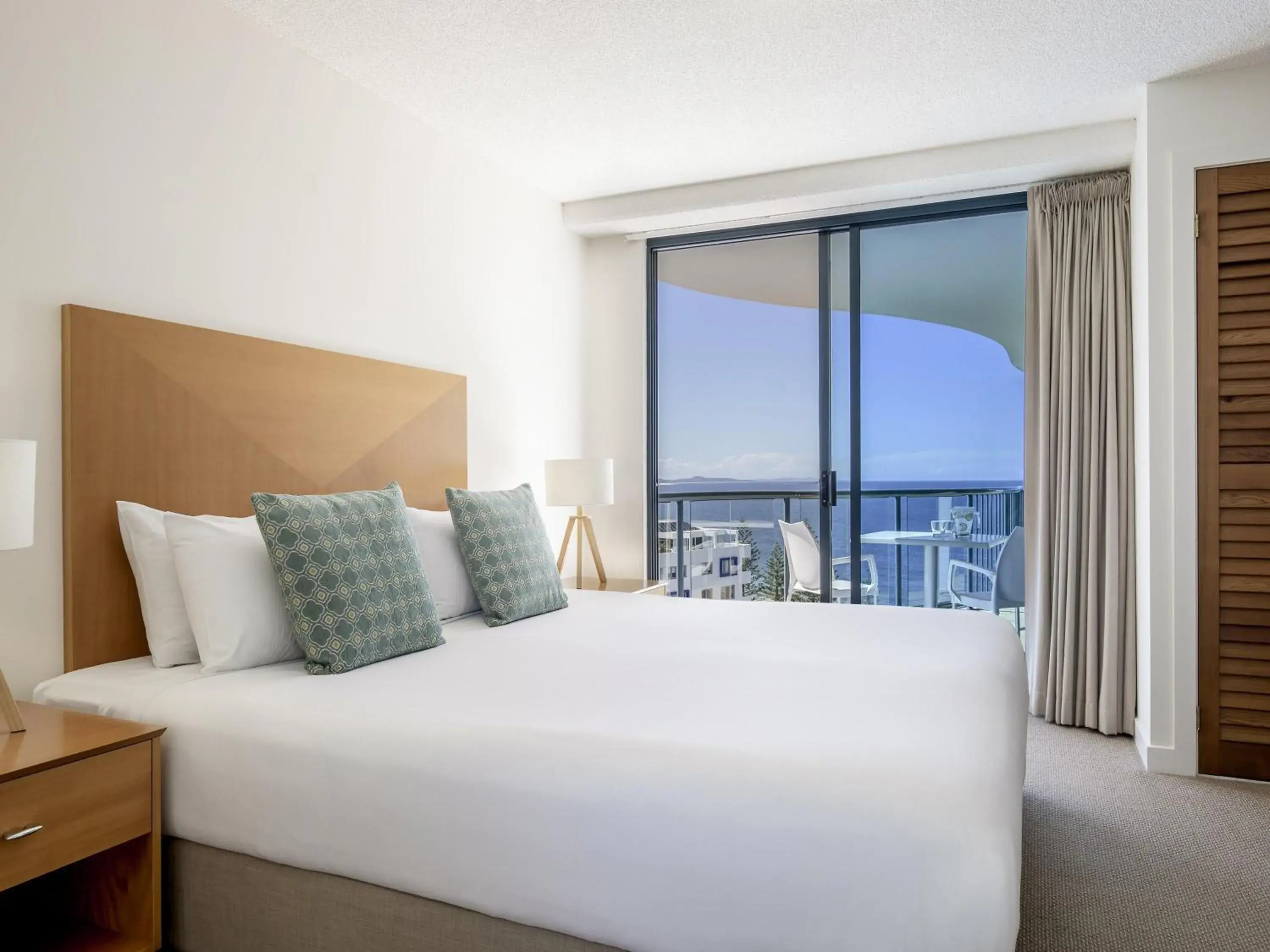 Bedroom, Bed in Mantra Mooloolaba Beach Bedroom, Bed in Mantra Mooloolaba Beach