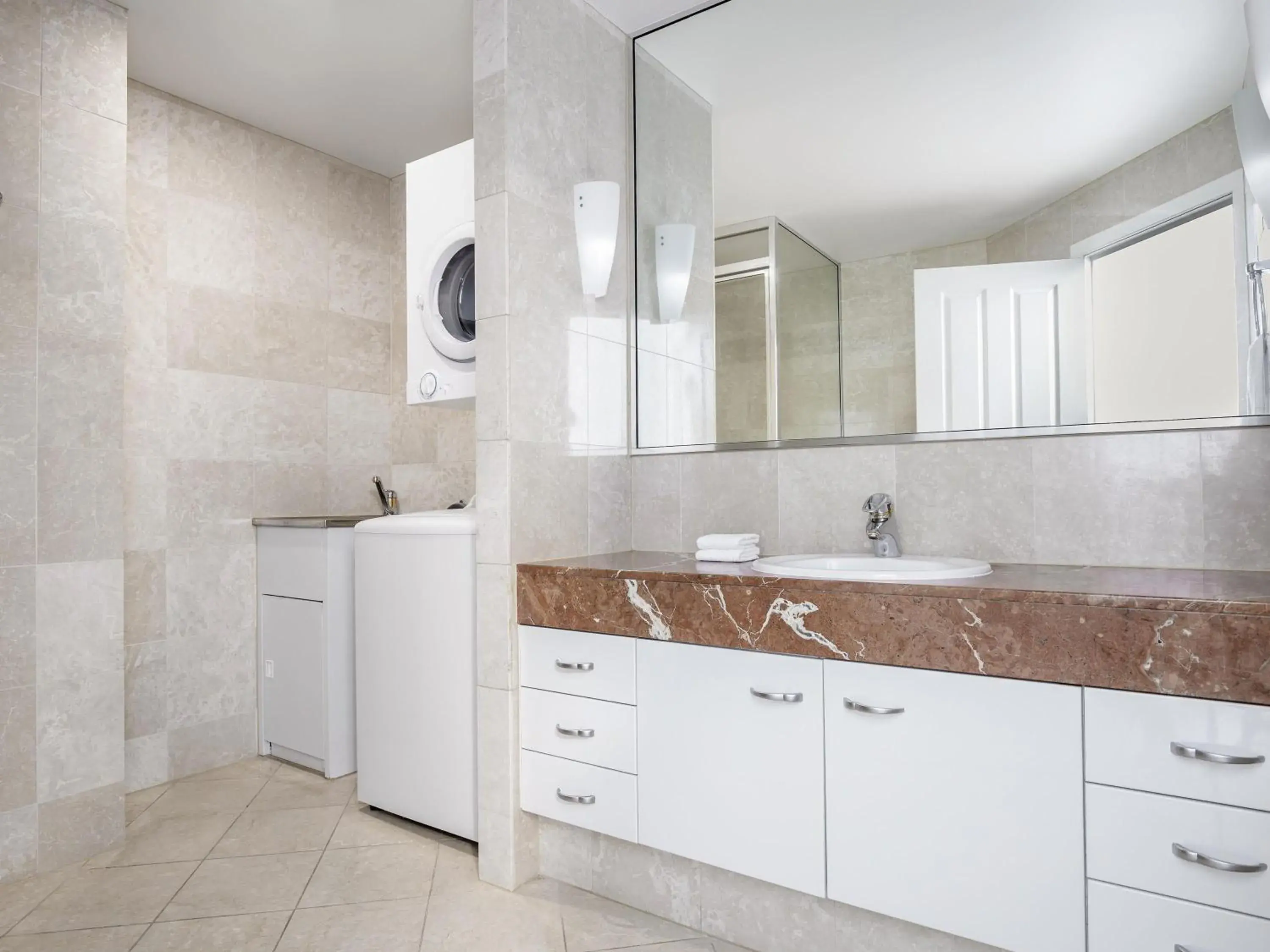 Bedroom in Mantra Mooloolaba Beach Bedroom in Mantra Mooloolaba Beach