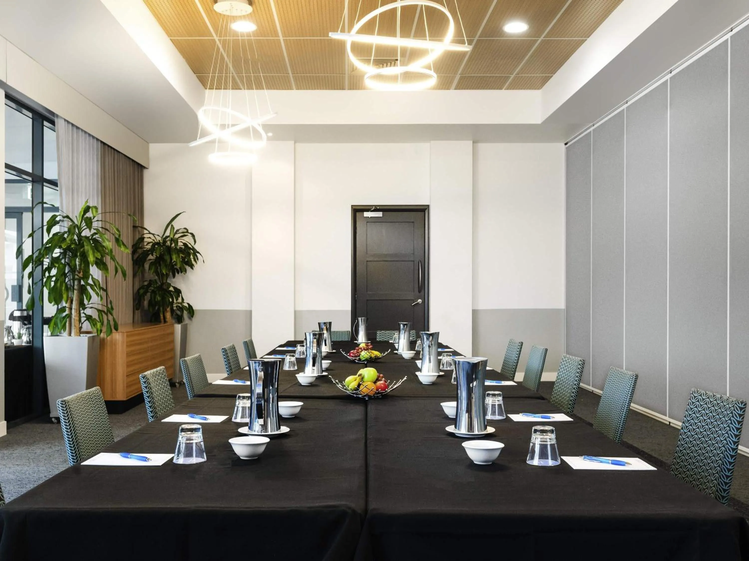 Business facilities in Mantra Mooloolaba Beach