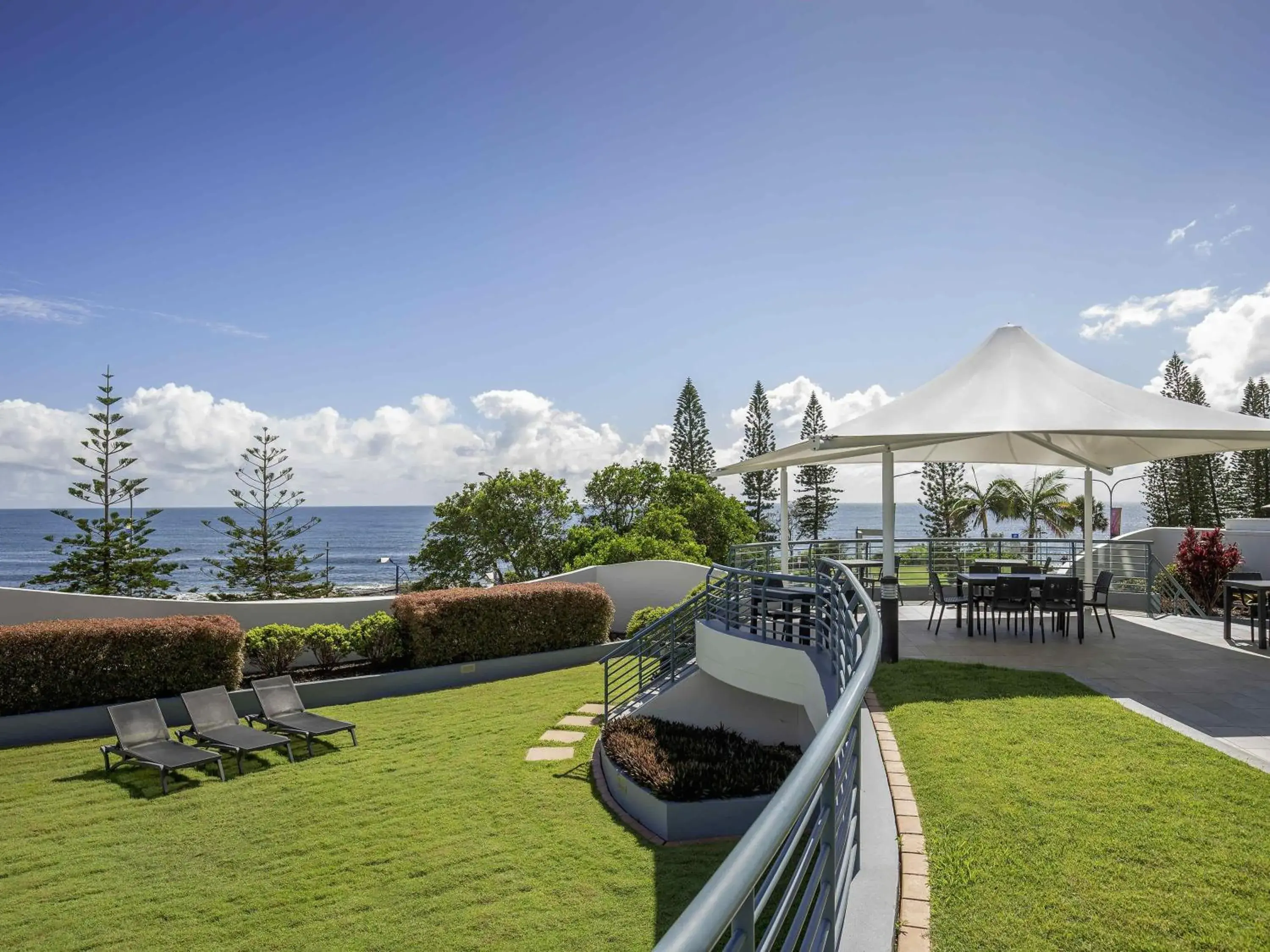 Property building in Mantra Mooloolaba Beach Property building in Mantra Mooloolaba Beach