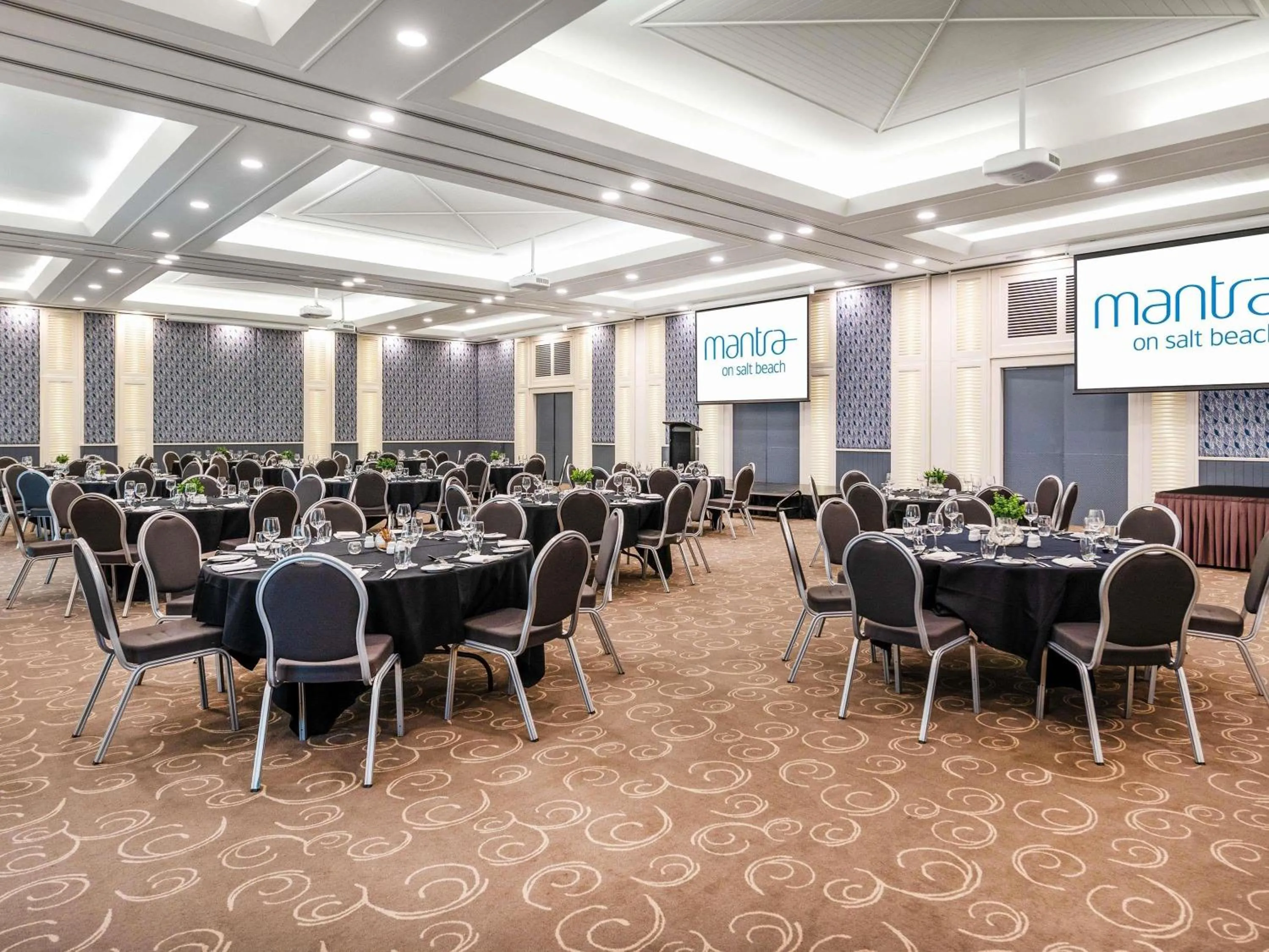 wedding in Mantra on Salt Beach