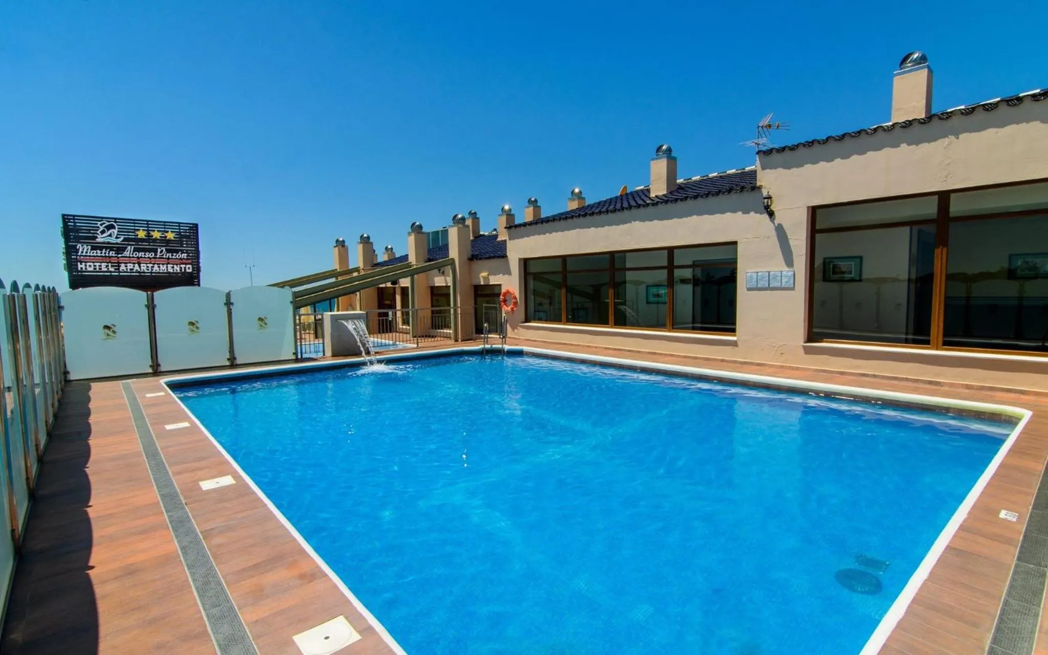 Swimming pool in Hotel Apartamento Martín Alonso Pinzón