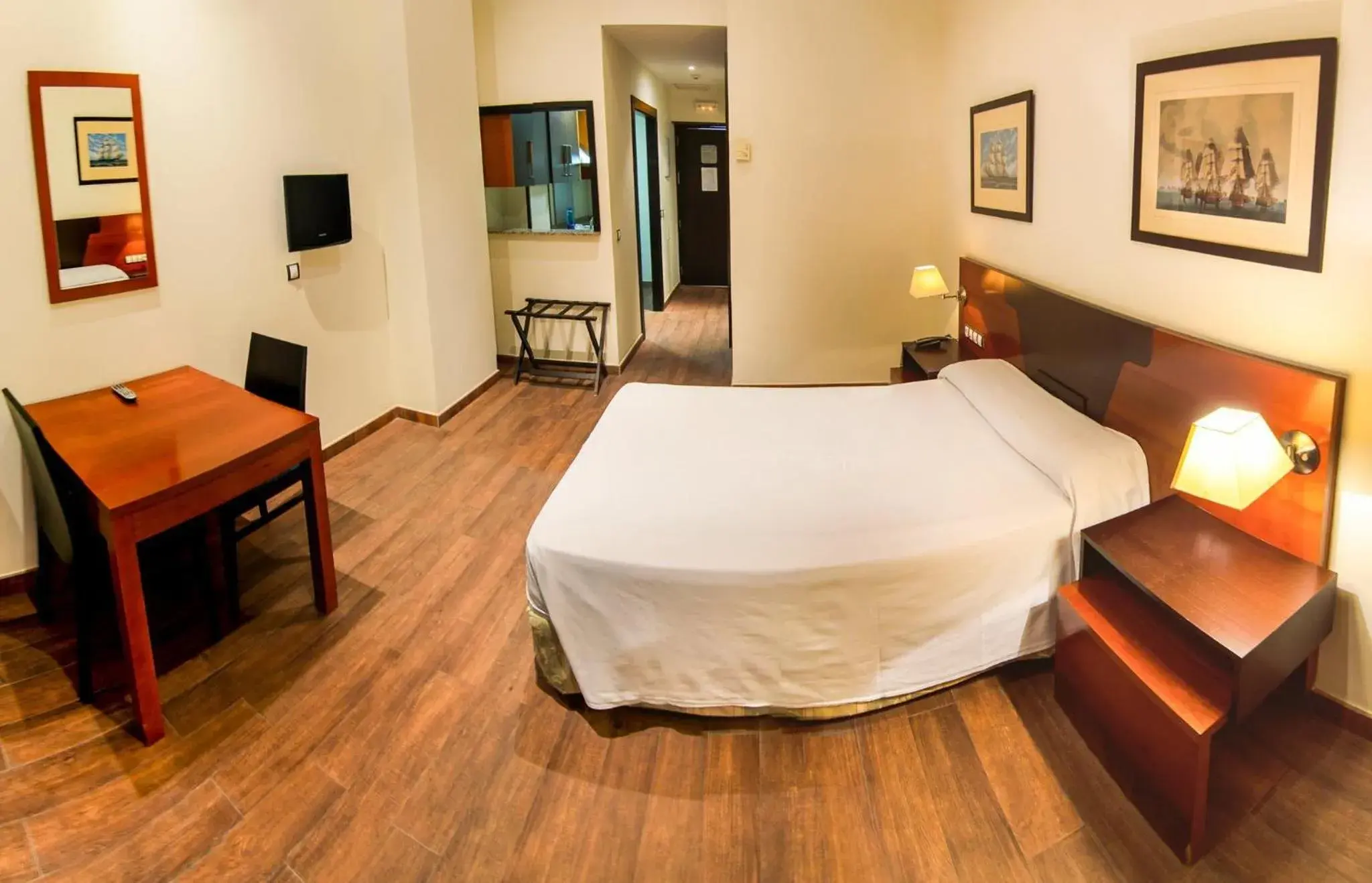 Photo of the whole room in Hotel Apartamento Martín Alonso Pinzón Photo of the whole room in Hotel Apartamento Martín Alonso Pinzón