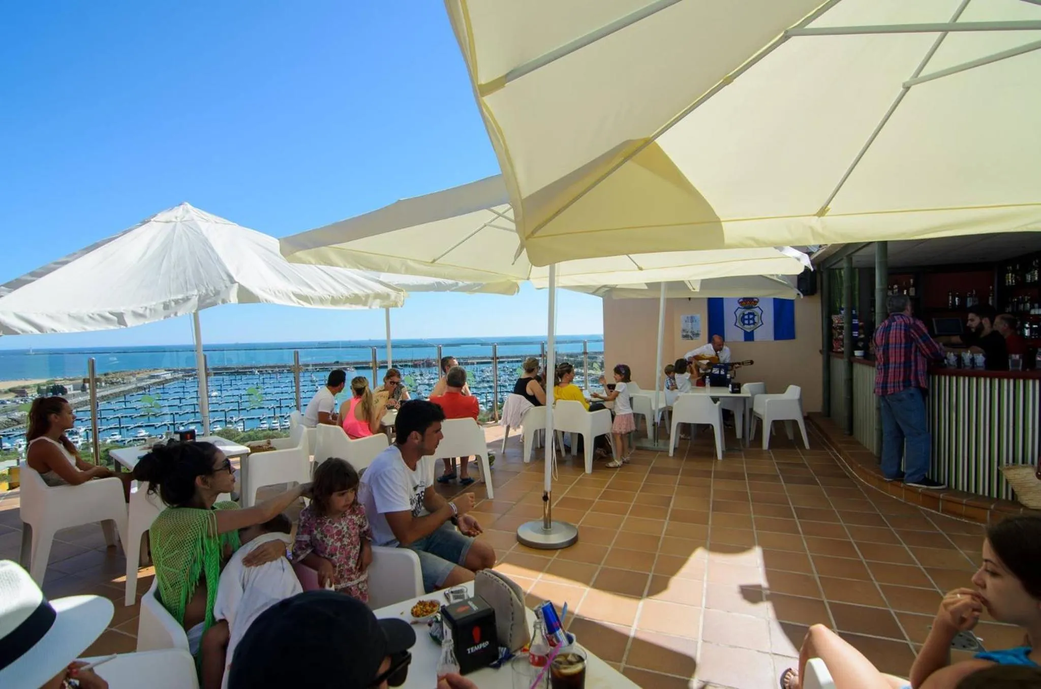 People in Hotel Apartamento Martín Alonso Pinzón